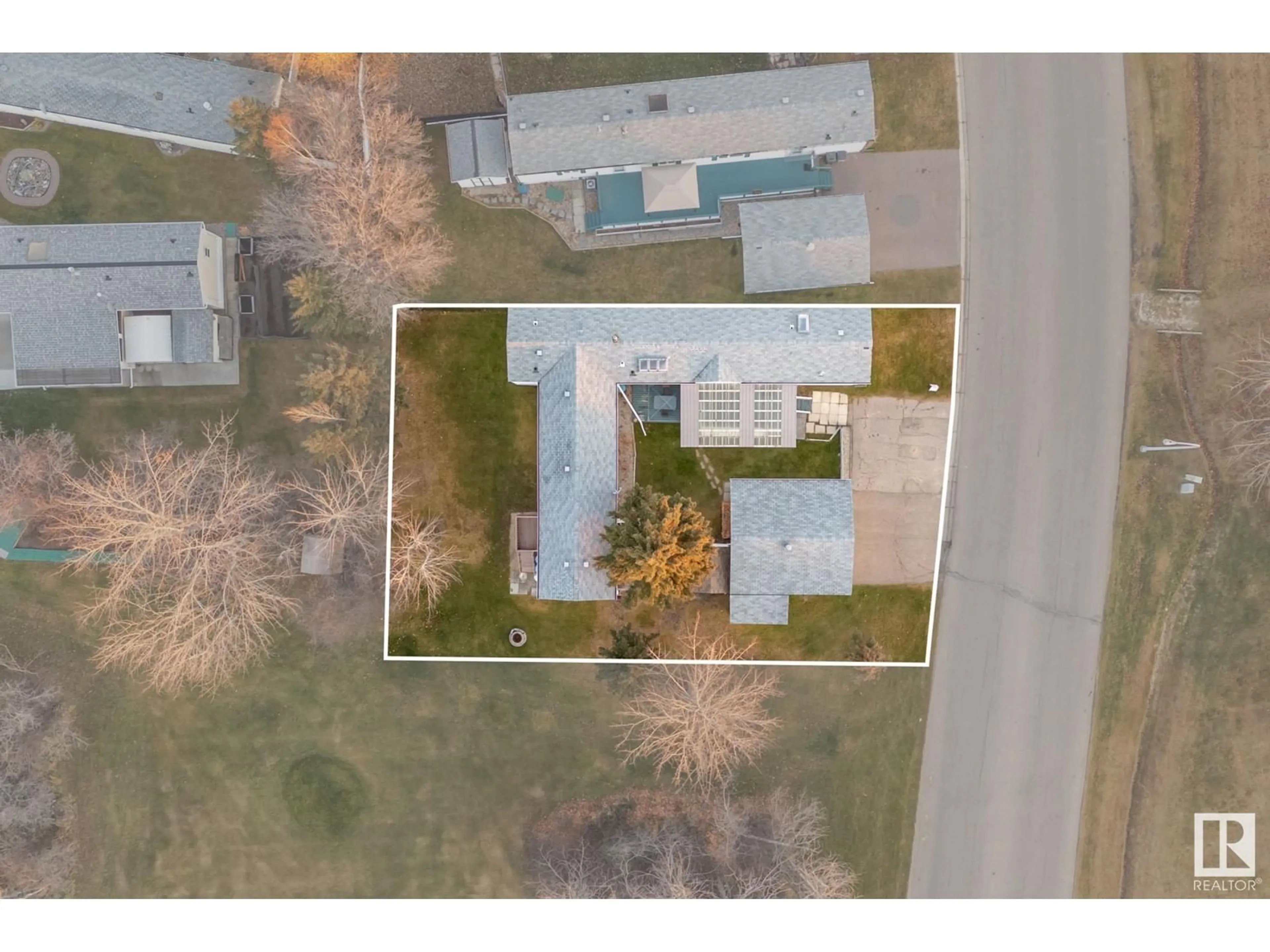 Frontside or backside of a home, the street view for 8 3400 48 ST, Stony Plain Alberta T7Z3V9