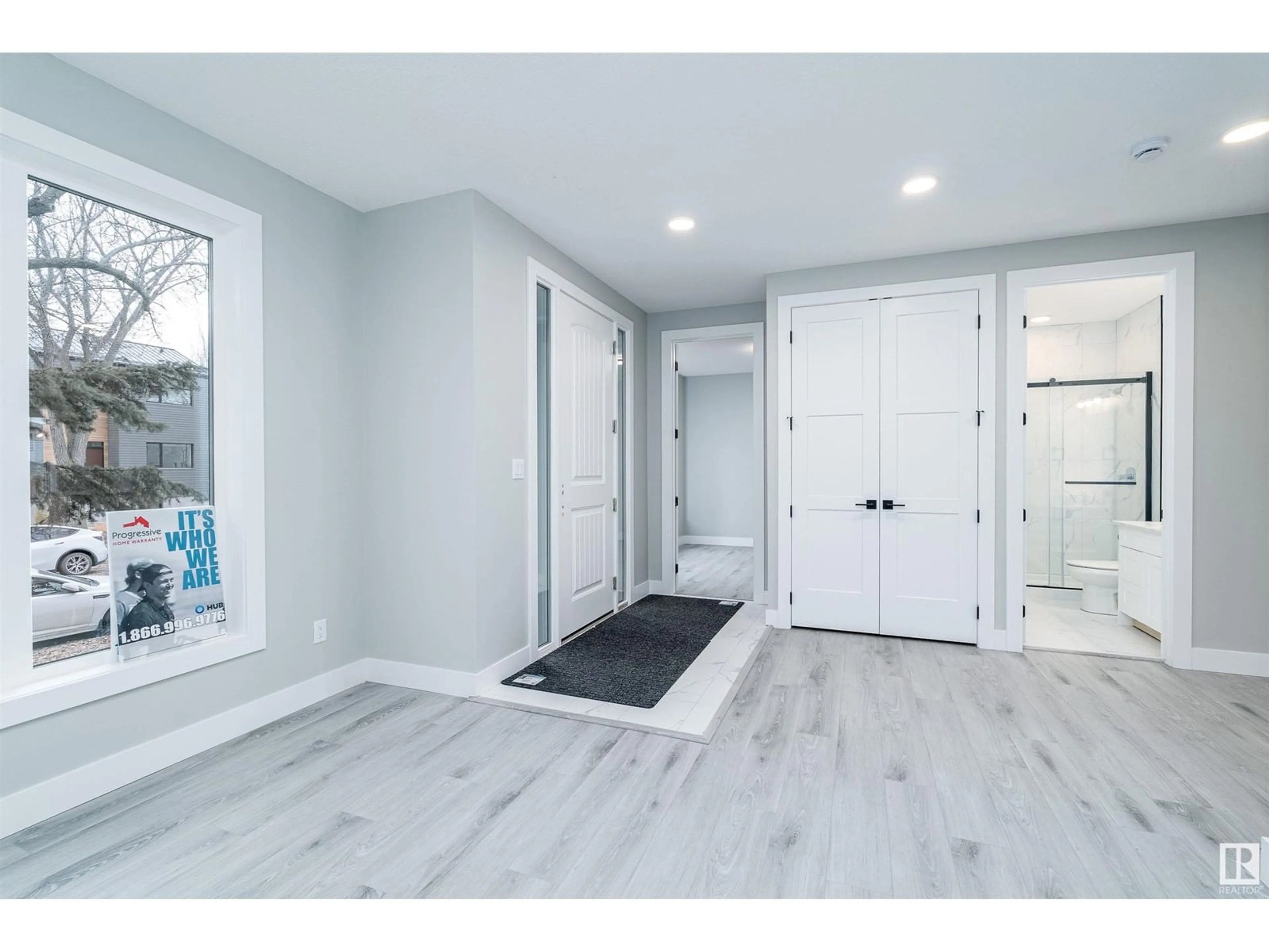 Indoor entryway, wood floors for 9738 72 AV NW, Edmonton Alberta T6E0Y8