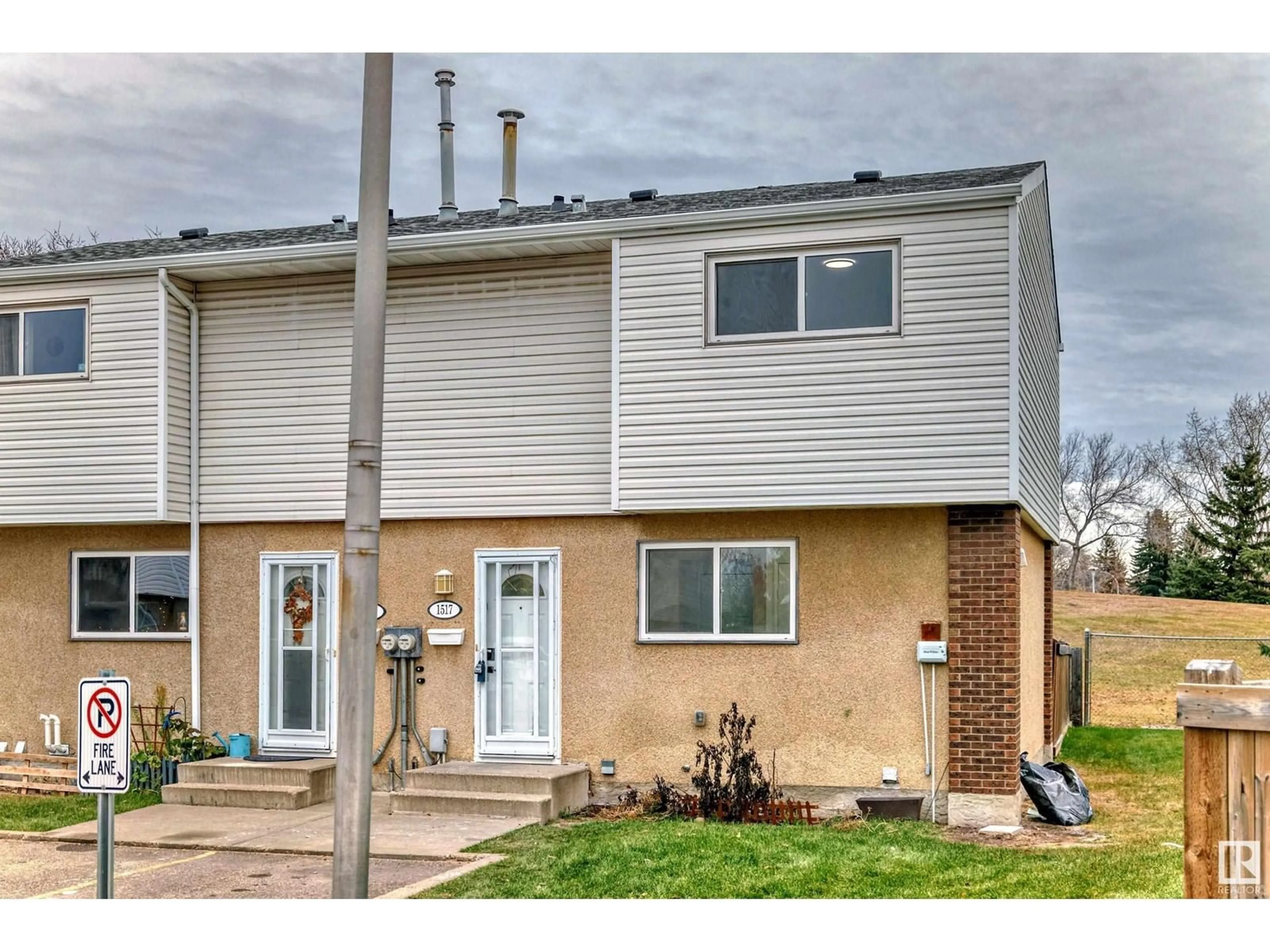 A pic from exterior of the house or condo for 1517 KNOTTWOOD N NW, Edmonton Alberta T6K2B8