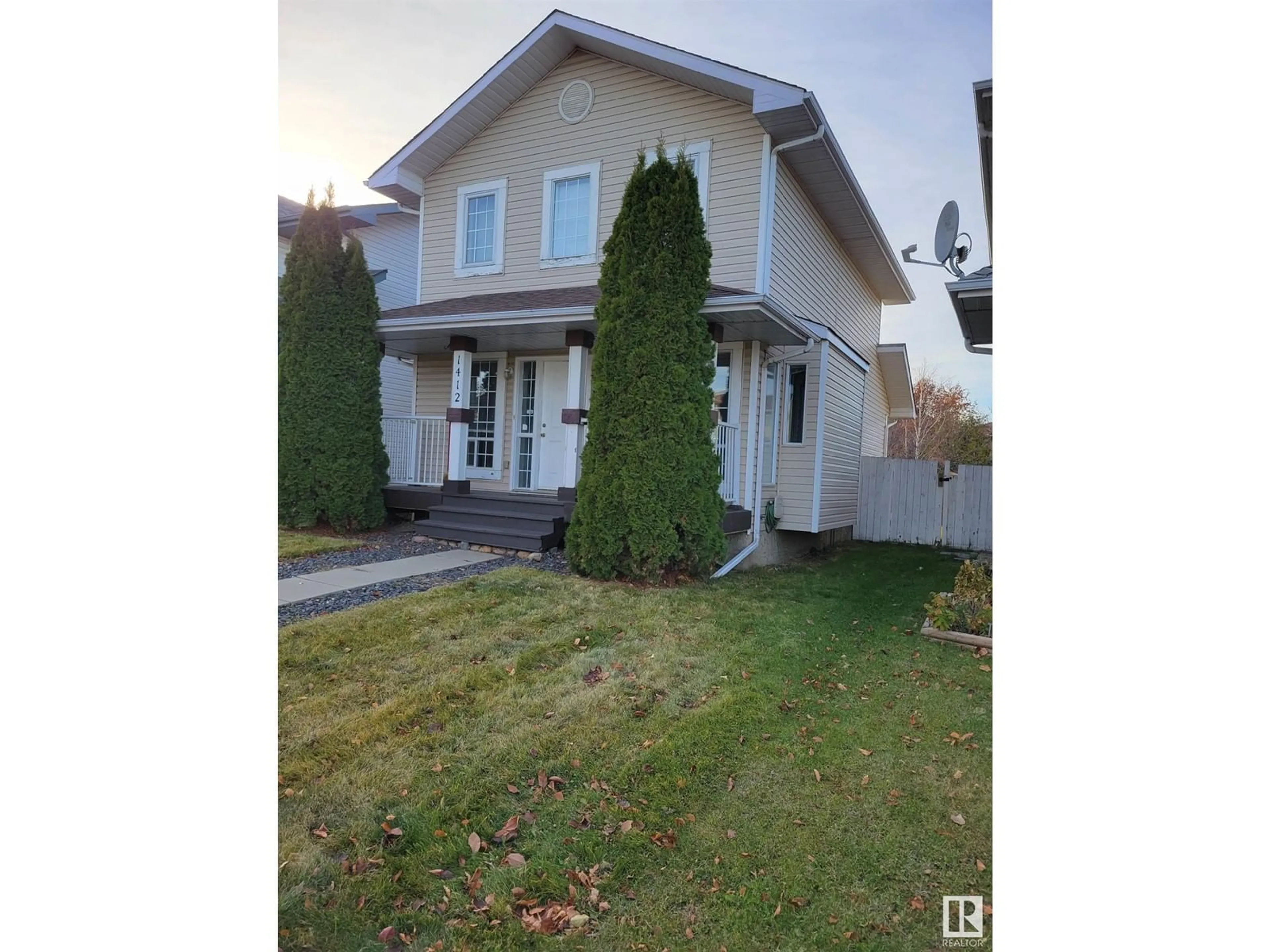 Frontside or backside of a home, the street view for 1412 JEFFERYS CR NW, Edmonton Alberta T6L6T4