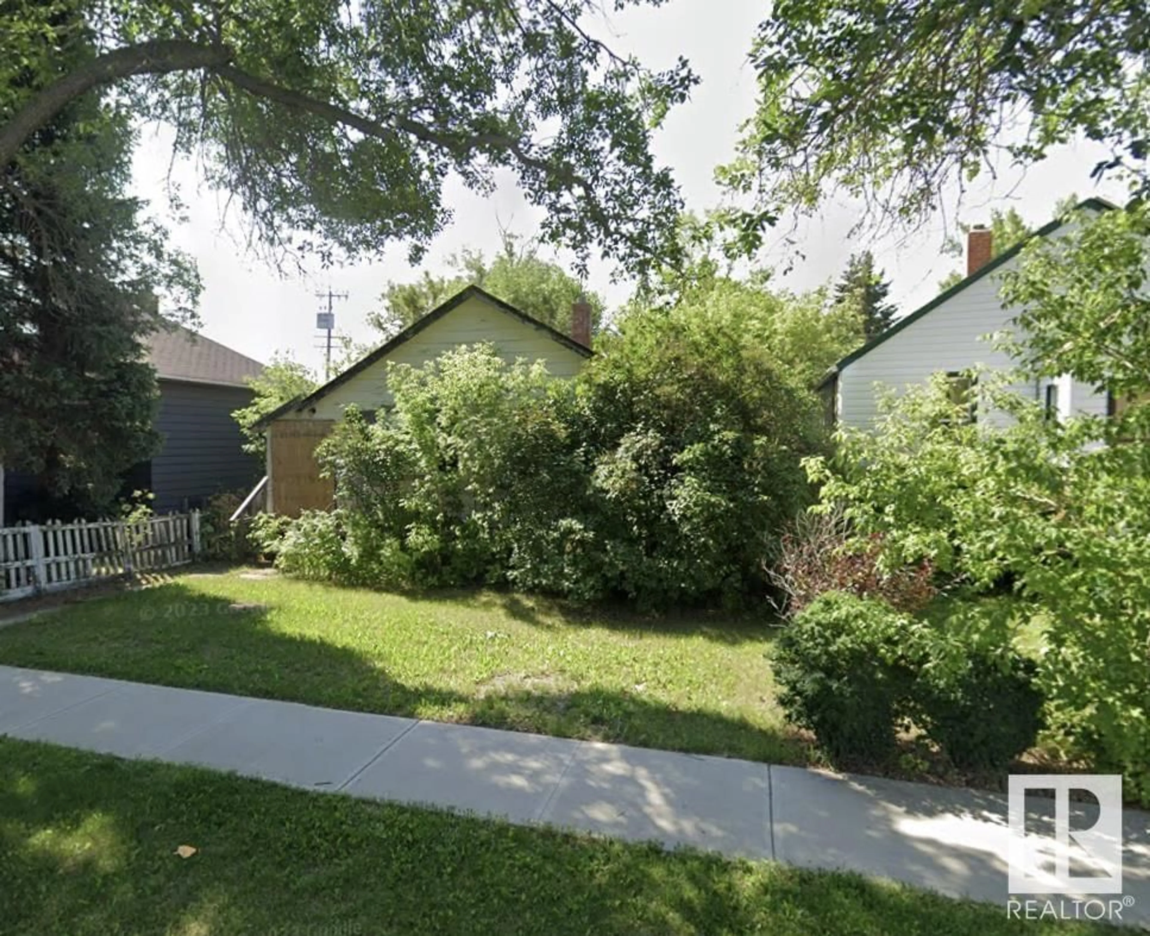 Frontside or backside of a home, the street view for 10421 70 AV NW, Edmonton Alberta T6H2E7