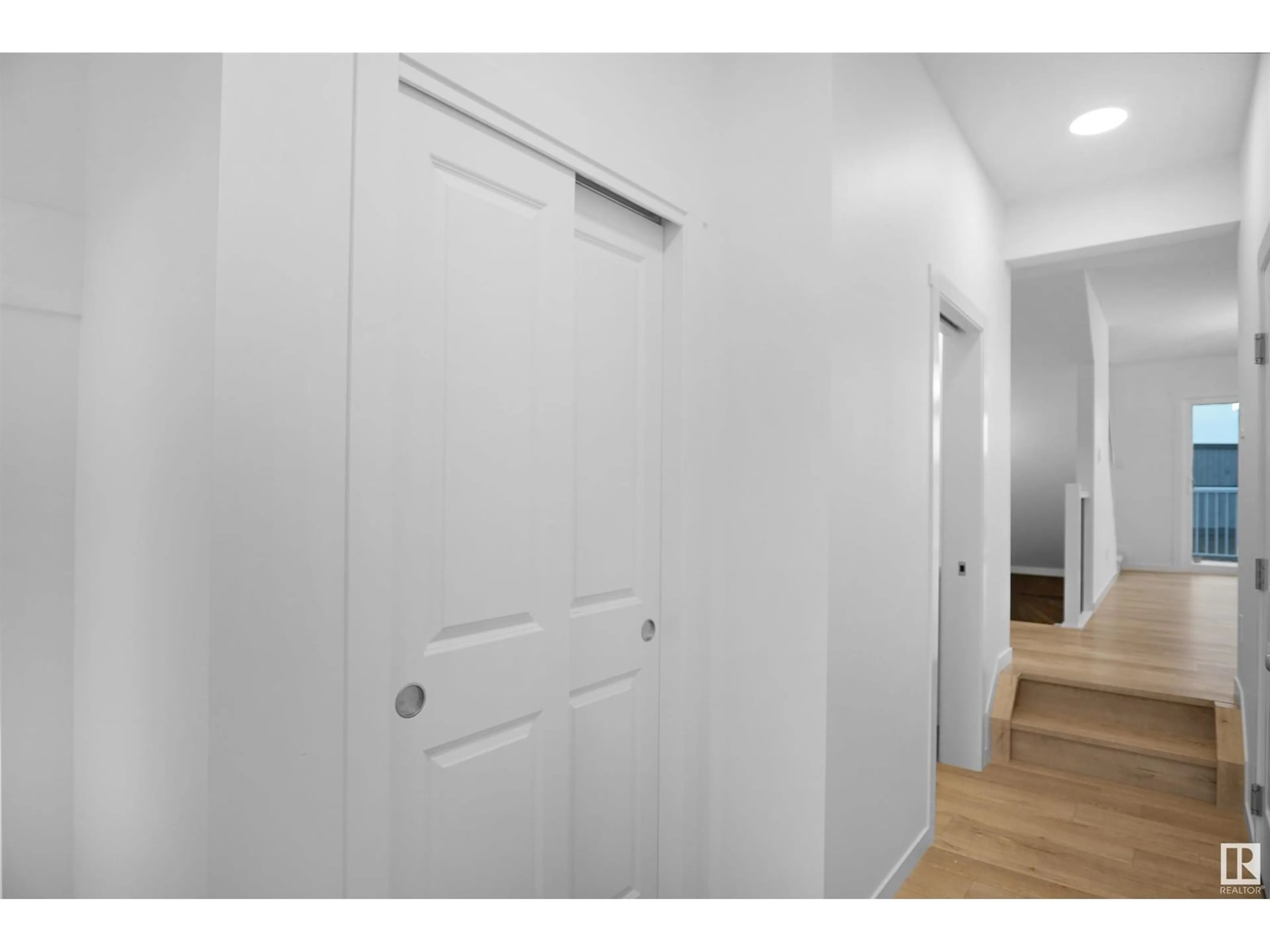 Indoor entryway, wood floors for 17243 9B AV SW, Edmonton Alberta T6W3V5