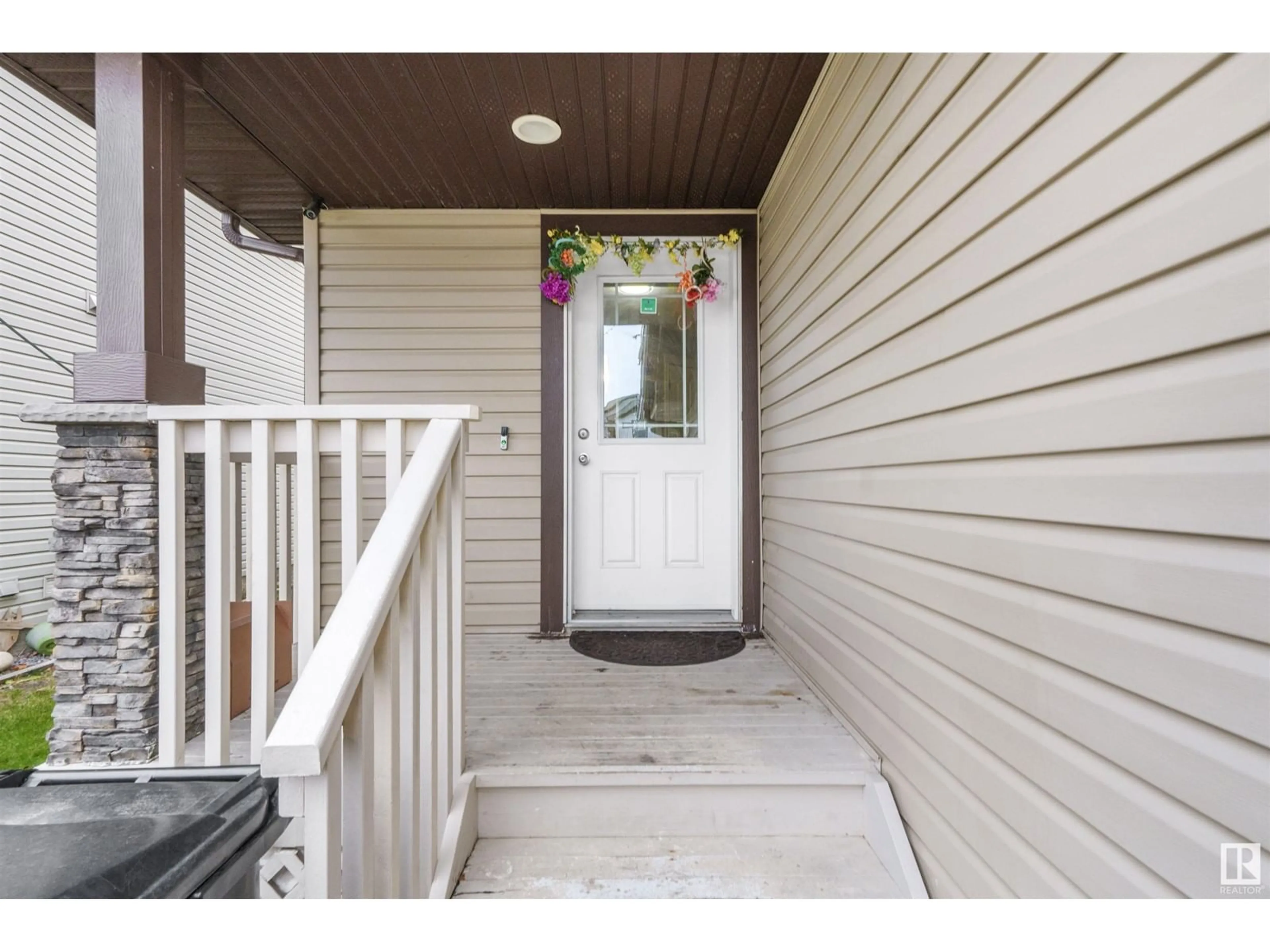 Indoor entryway, wood floors for 2631 29 ST NW, Edmonton Alberta T6T0G8