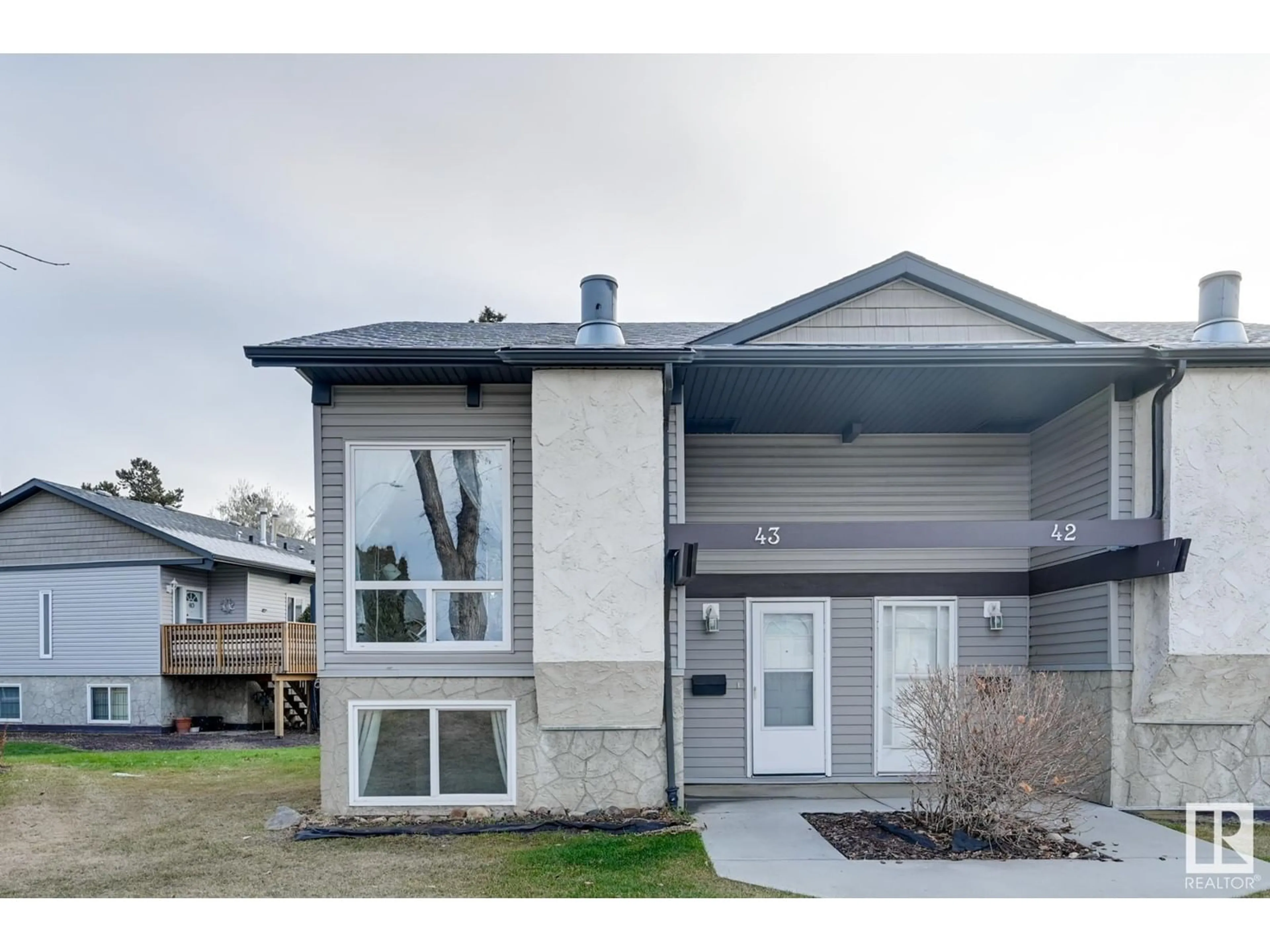 Frontside or backside of a home, the front or back of building for 43 NORTHWOODS VG NW, Edmonton Alberta T5X1T2