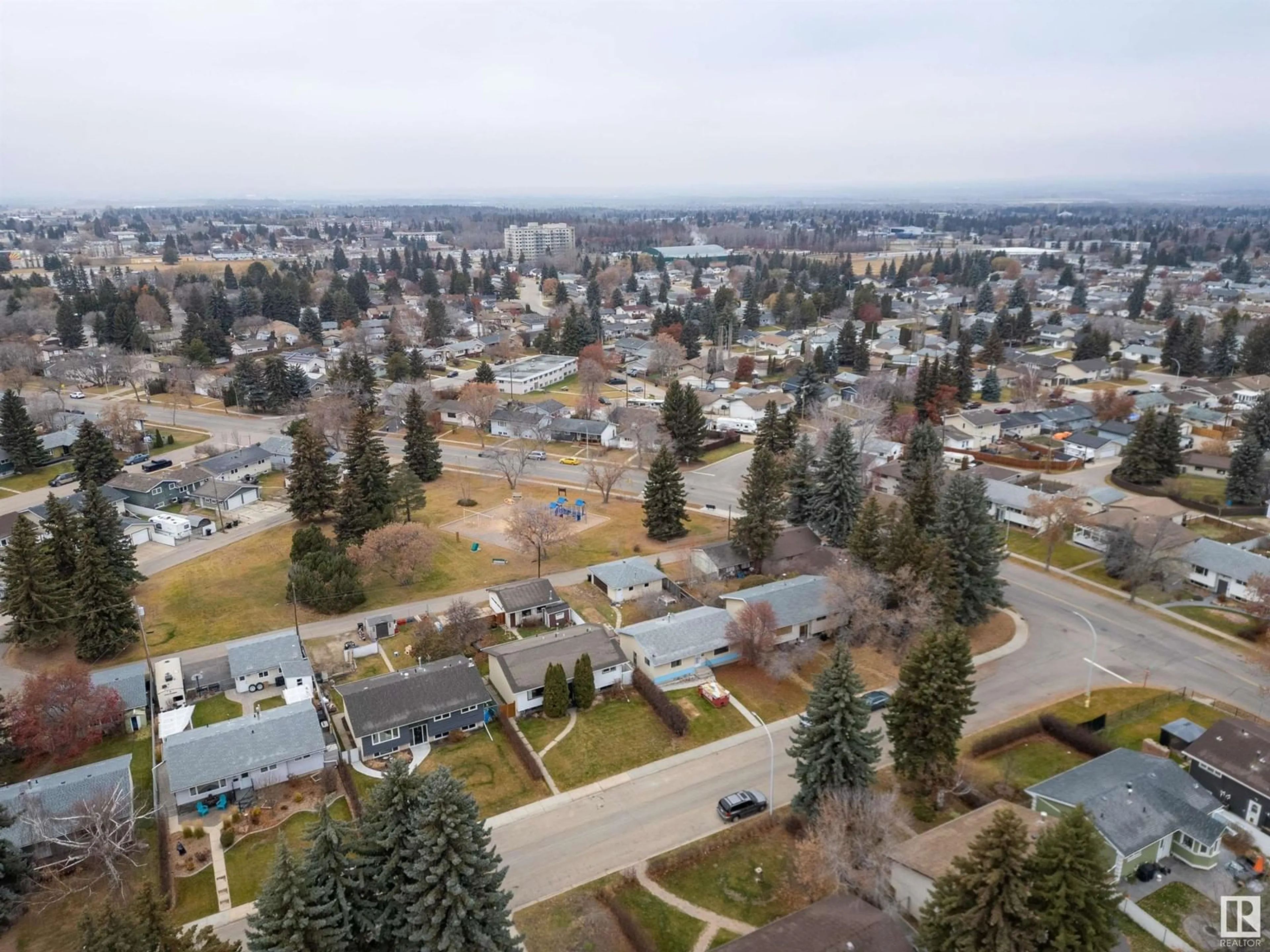 Frontside or backside of a home, the street view for 27 BELMONT CR, Spruce Grove Alberta T7X2G3