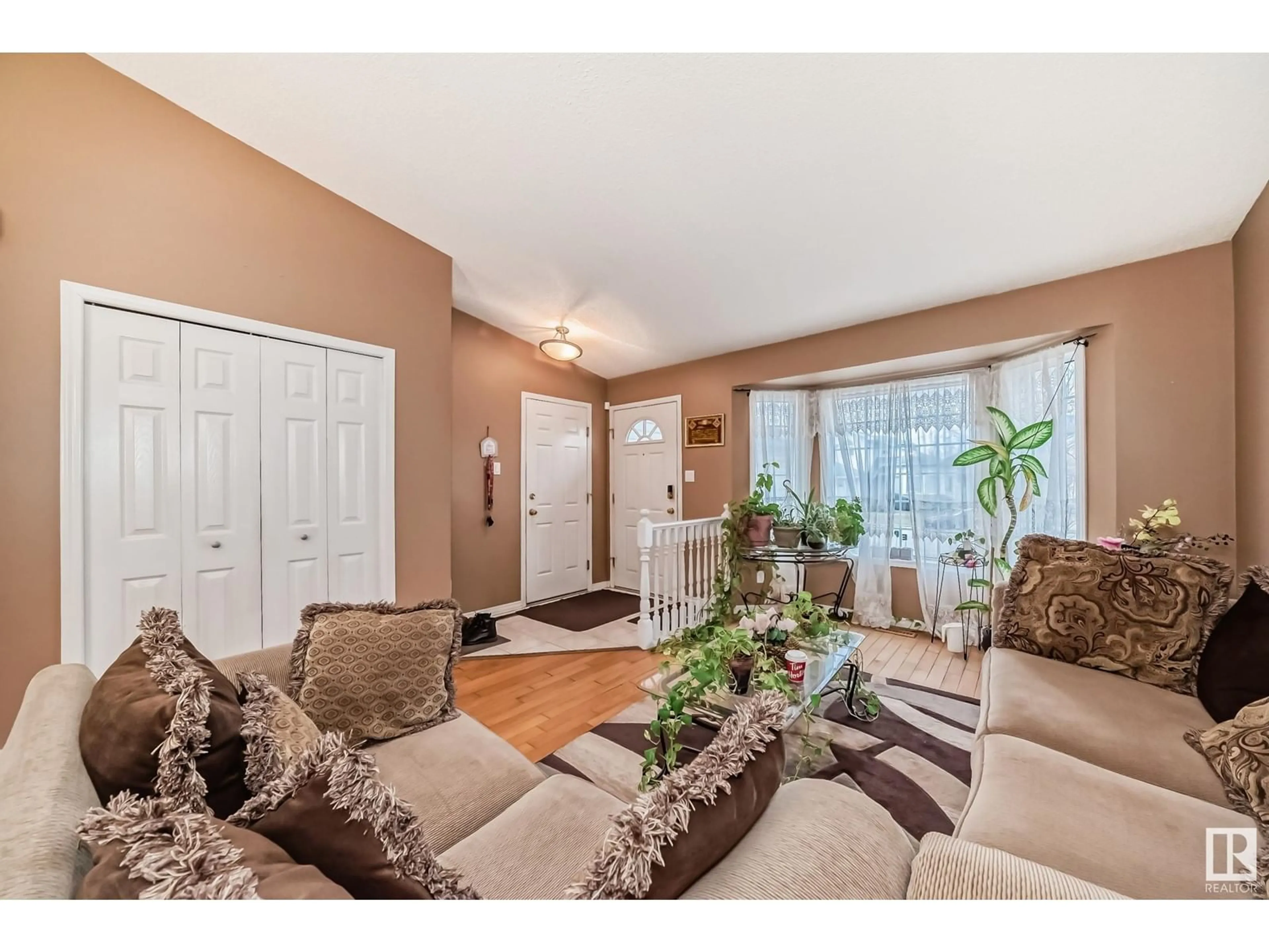 Indoor entryway, wood floors for 16212 60 ST NW, Edmonton Alberta T5Y2S2