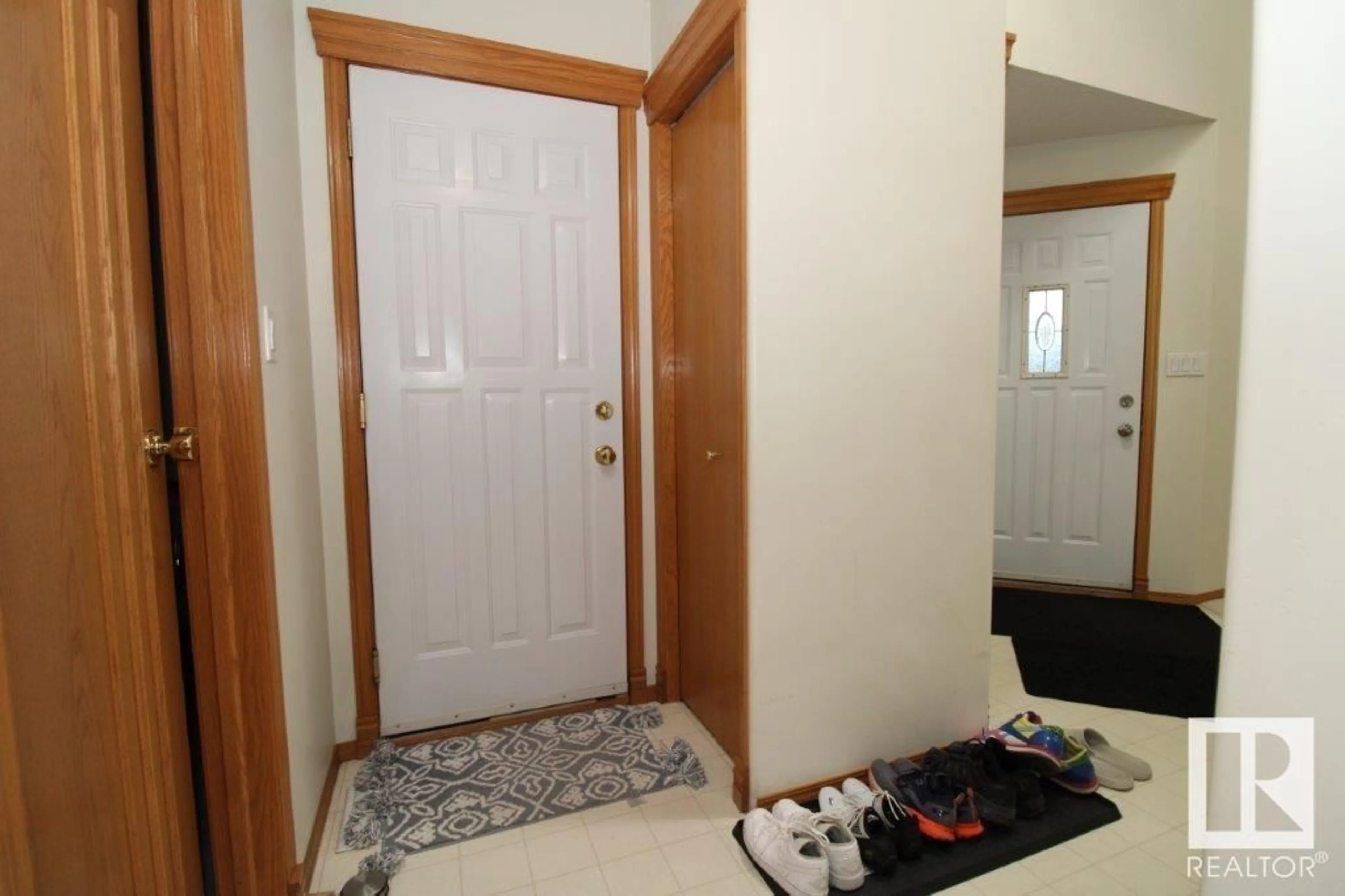 Indoor entryway, unknown floor for 14515 131 ST NW, Edmonton Alberta T6V1G8