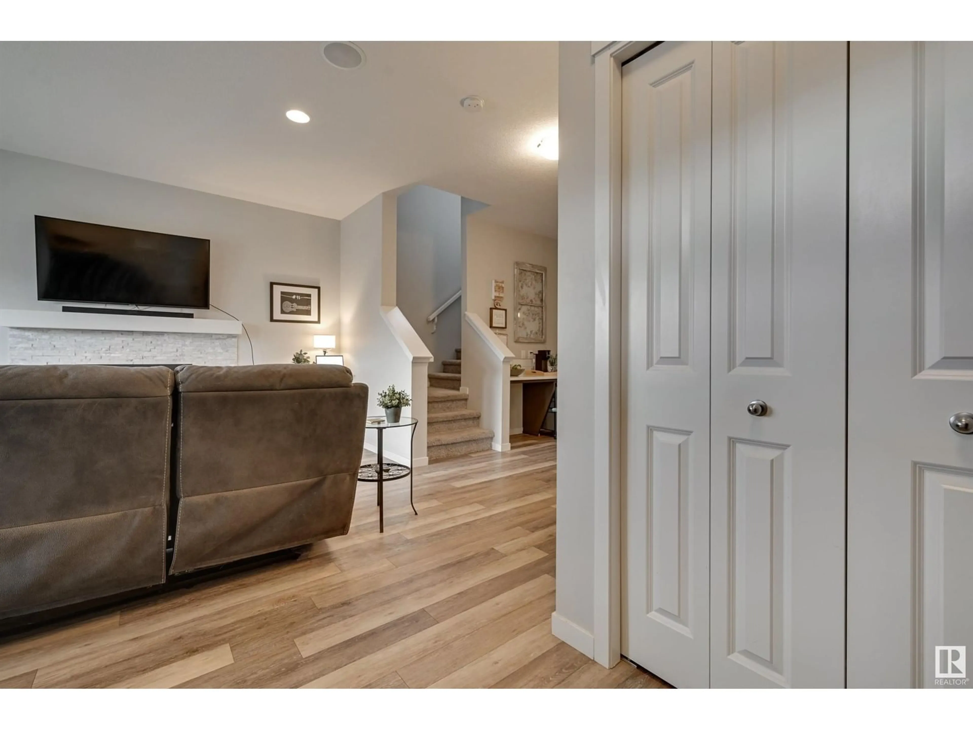 Indoor entryway, wood floors for 17832 59 ST NW, Edmonton Alberta T5Y0W8