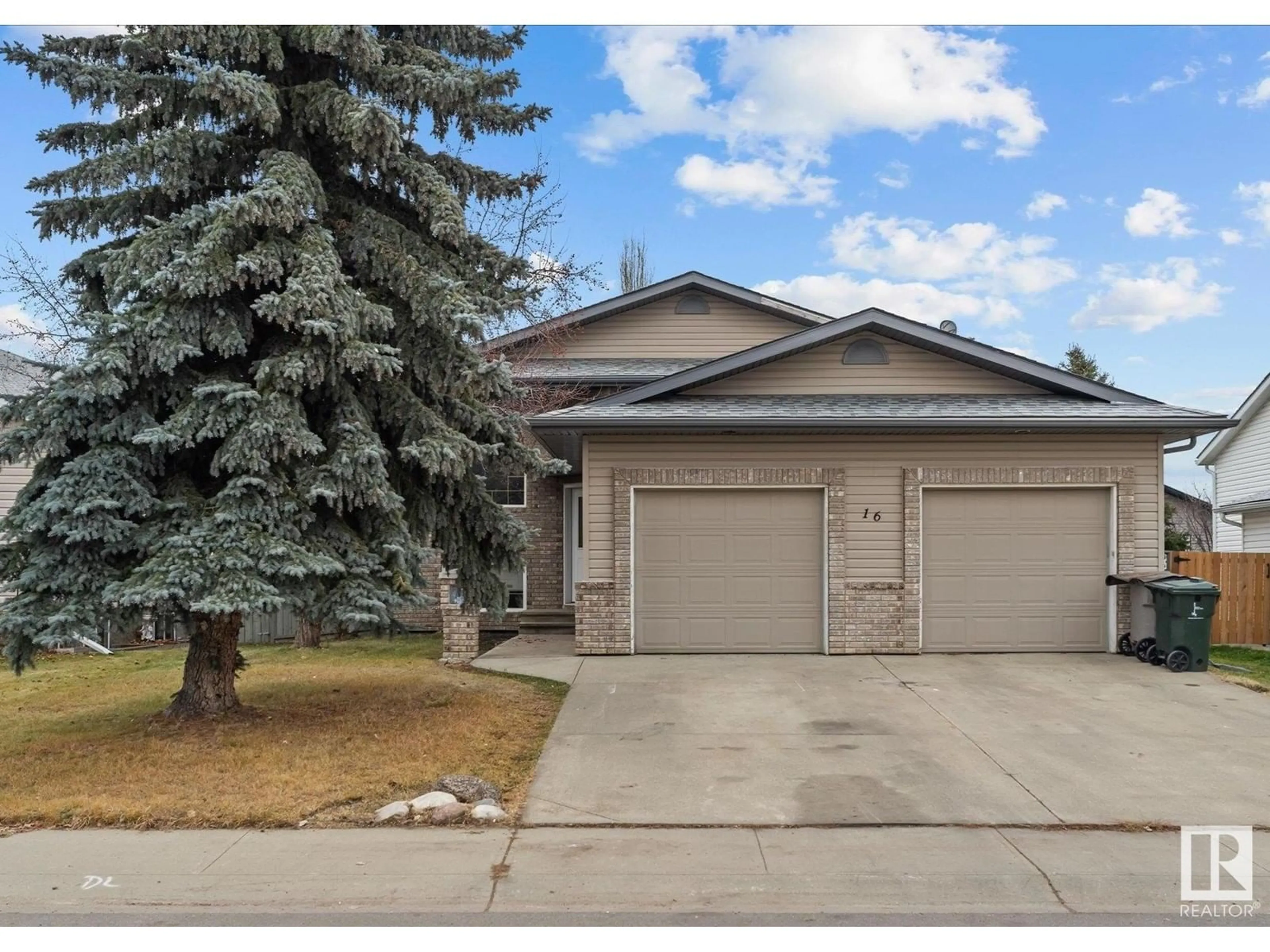 Frontside or backside of a home, the street view for 16 HERITAGE CR, Stony Plain Alberta T7Z1A1