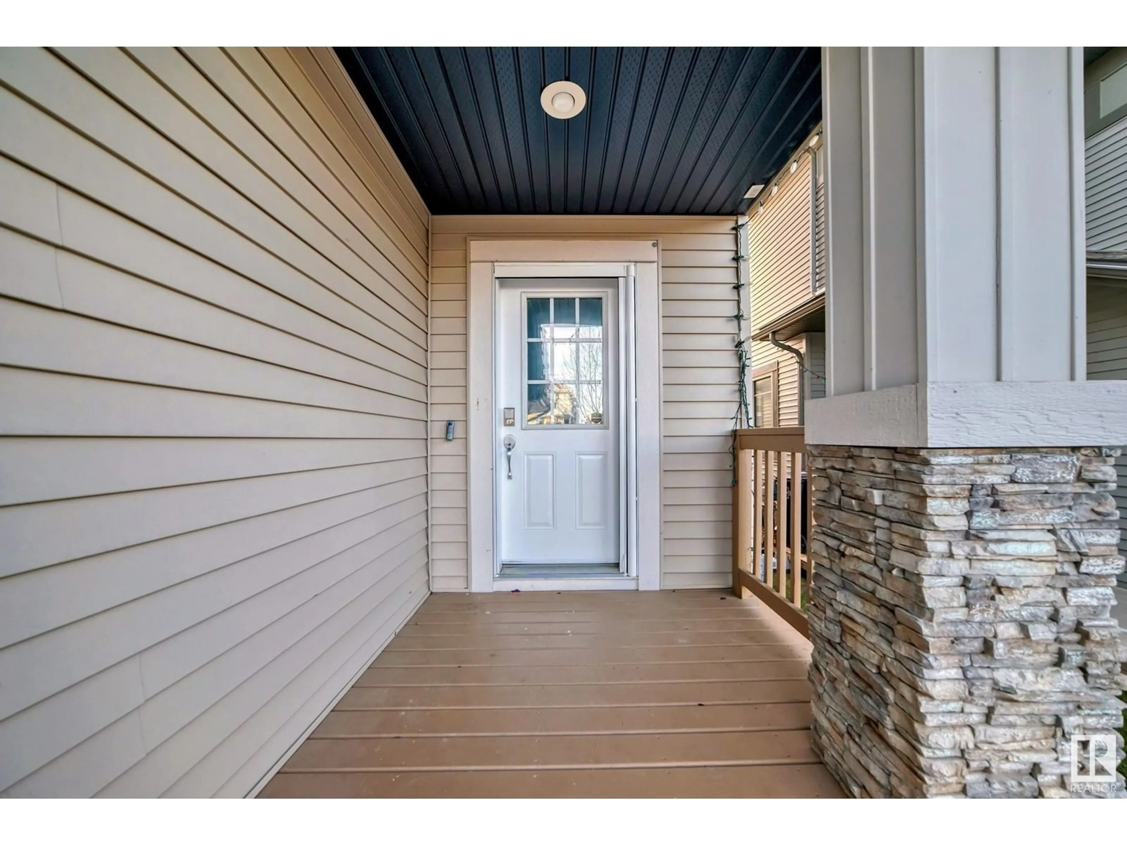 Indoor entryway, wood floors for 4097 Allan Cress SW, Edmonton Alberta T6W2J9