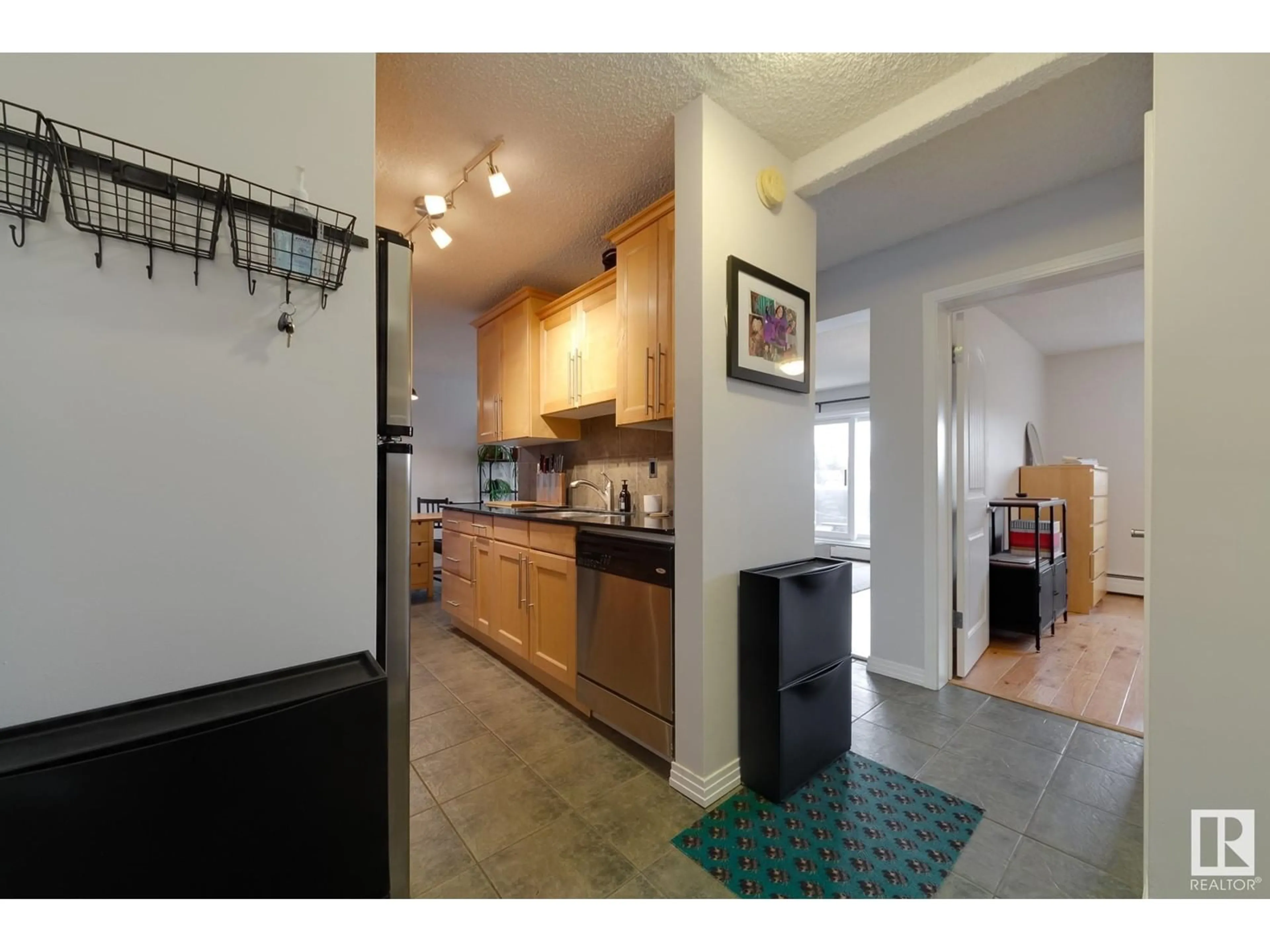 Kitchen, wood floors, cottage for #305 8215 83 AV NW, Edmonton Alberta T6J0Z7