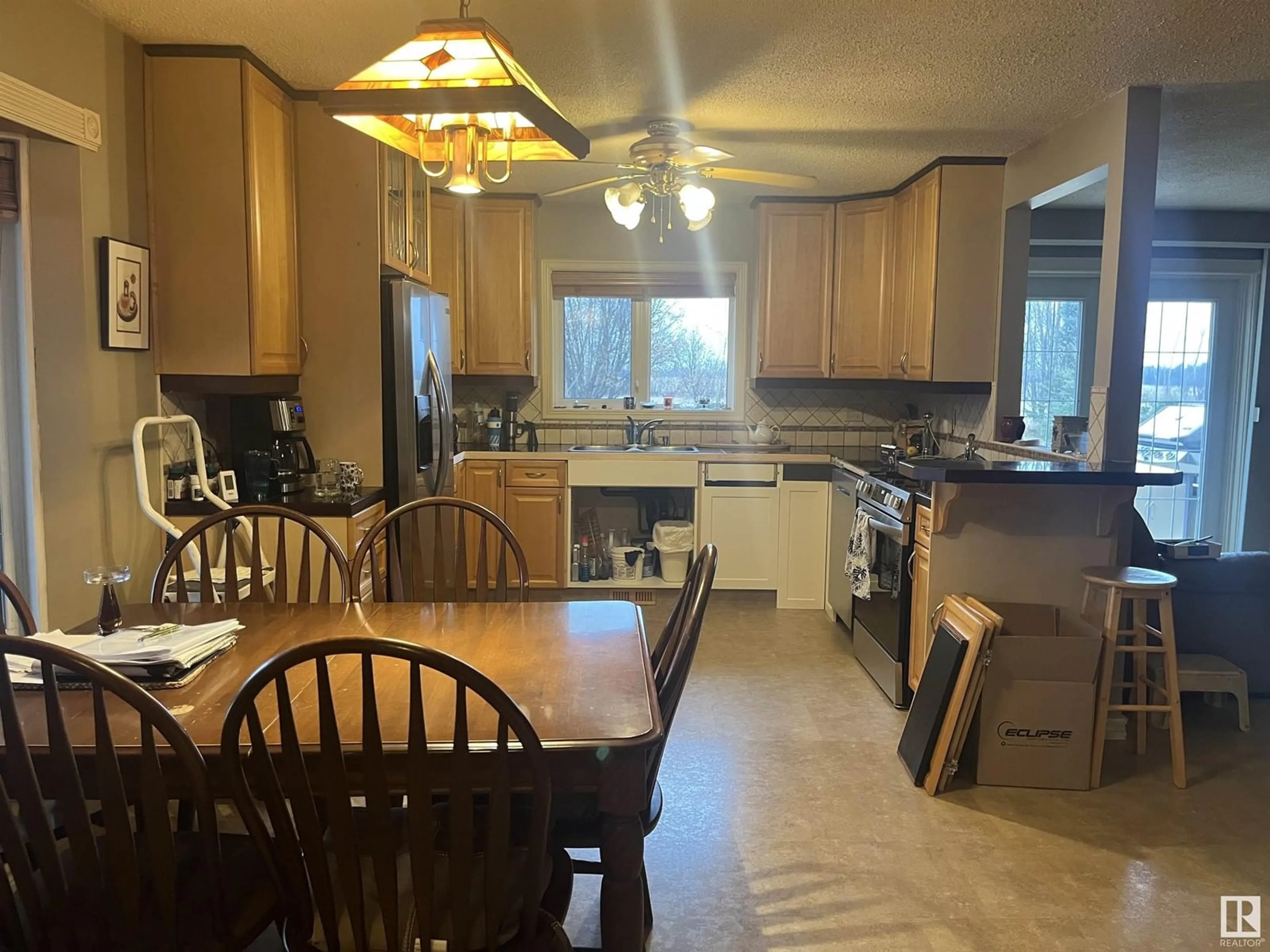 Open concept kitchen for 61422 RR 205, Rural Thorhild County Alberta T0A2P0