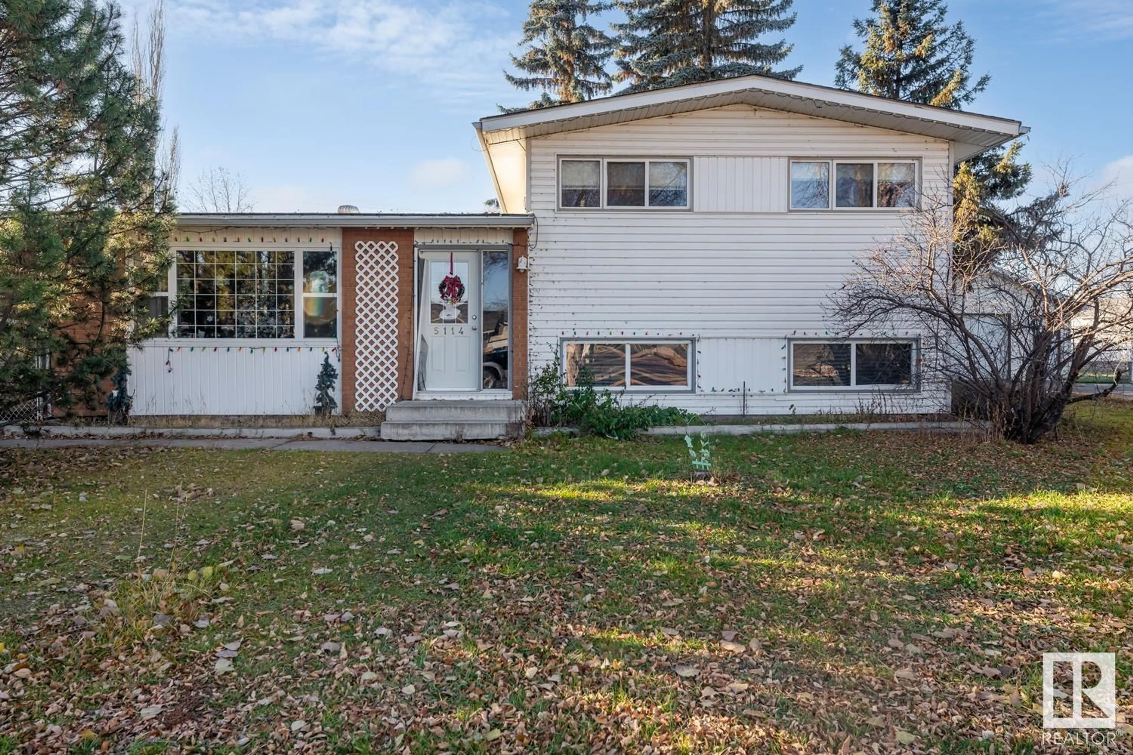 Home with vinyl exterior material, street for 5114 52 ST, Bonnyville Town Alberta T9N2B2