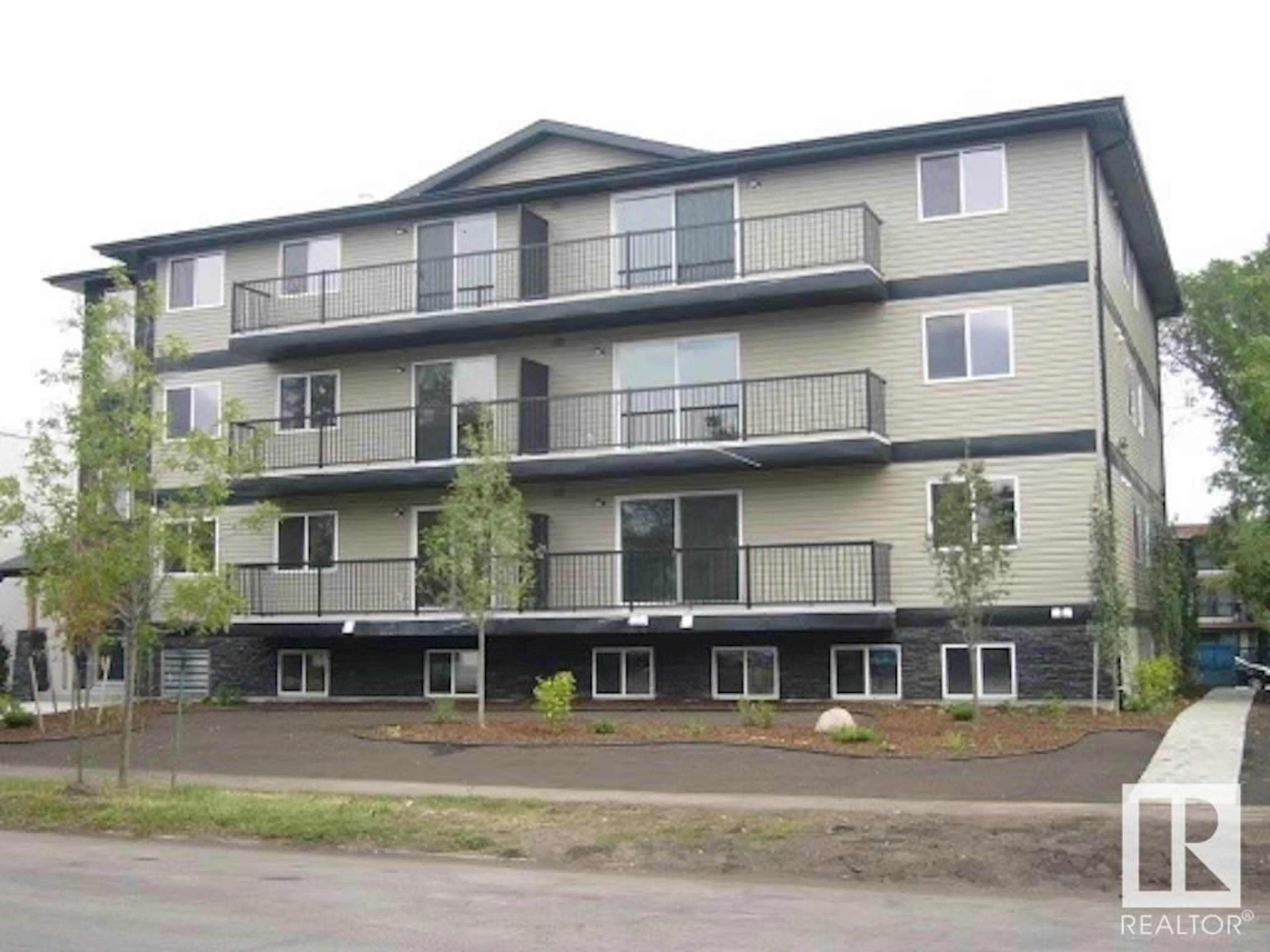 A pic from exterior of the house or condo, the front or back of building for #103 11827 105 ST NW, Edmonton Alberta T5G2N1