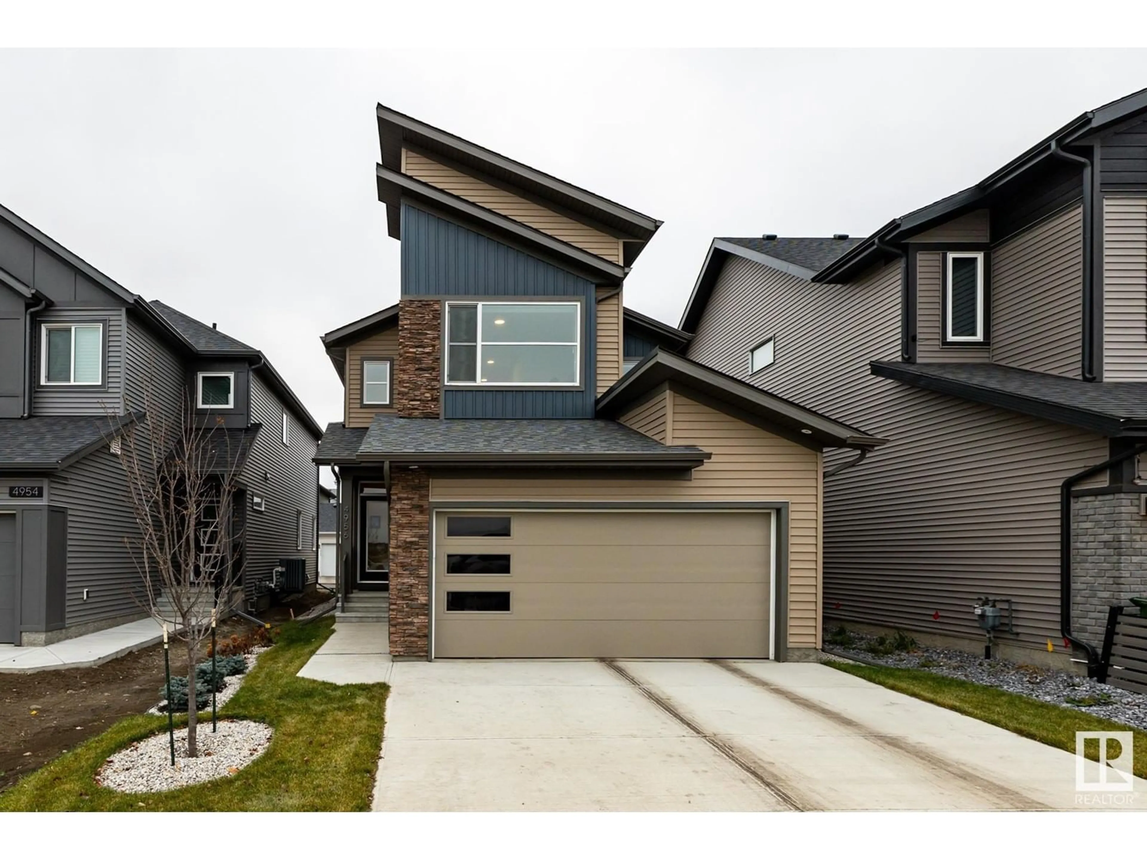 Frontside or backside of a home, the street view for 4956 KINNEY RD SW, Edmonton Alberta T6W5H1