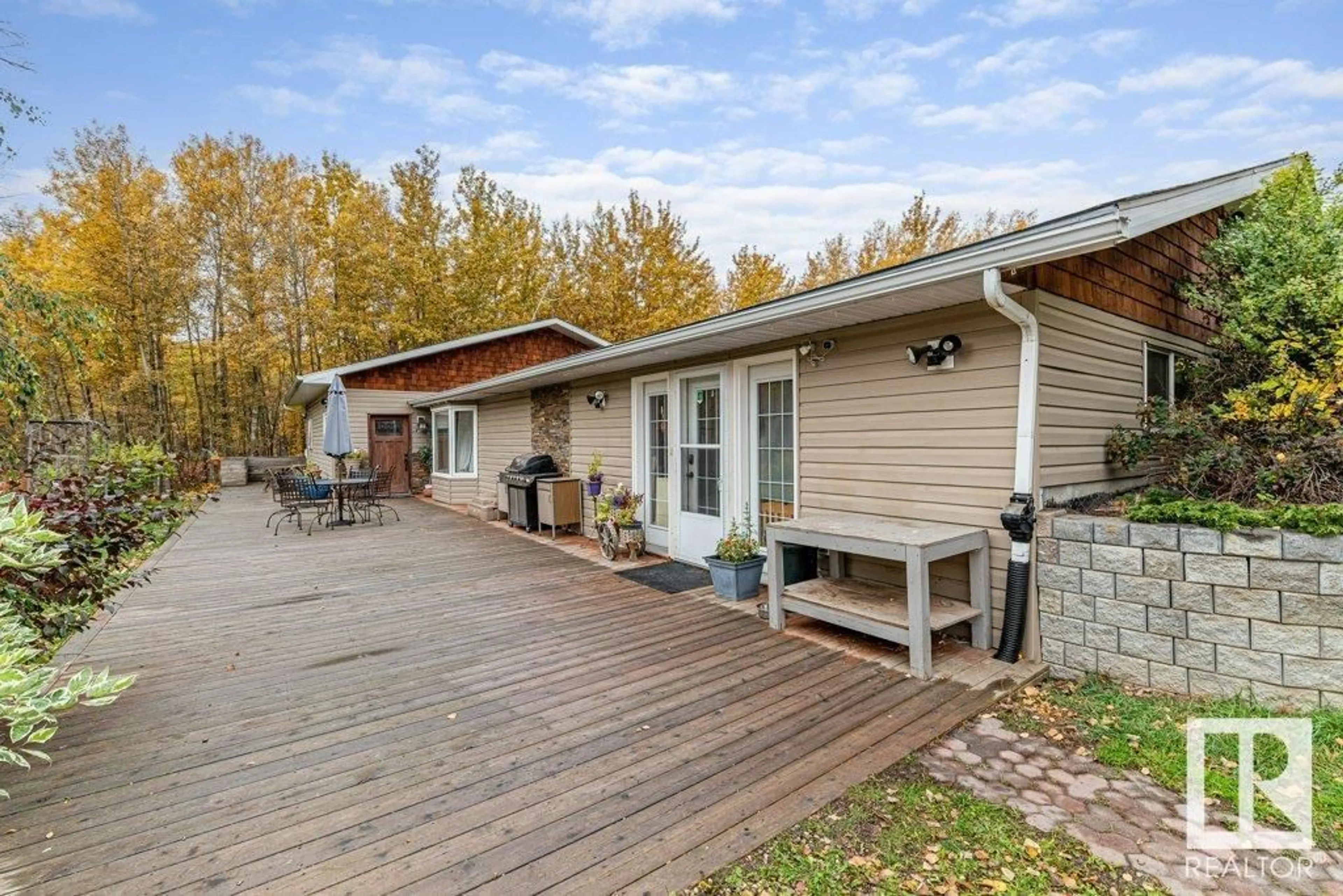 Patio, cottage for #4 52330 RGE ROAD 15, Rural Parkland County Alberta T7Y2E6