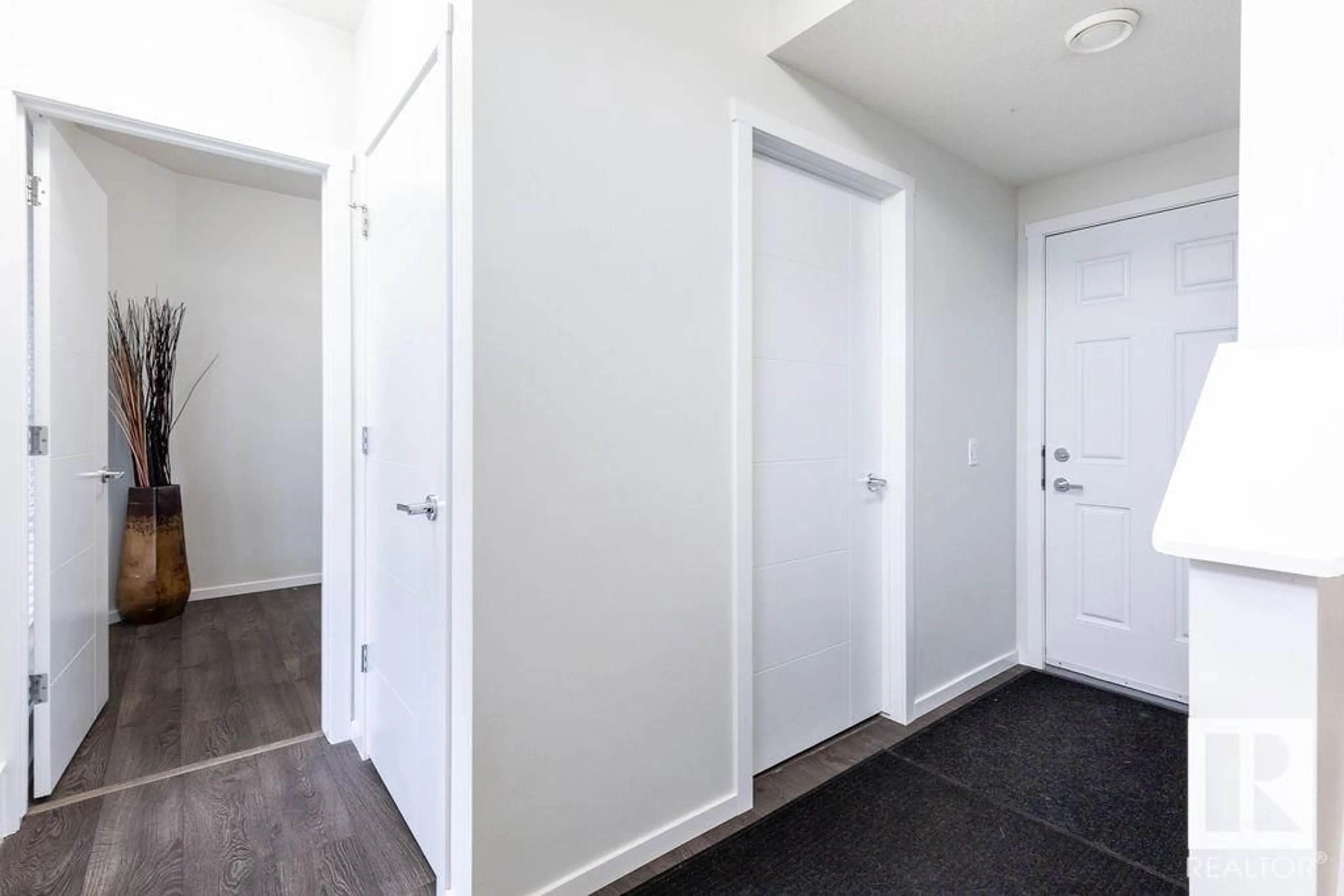 Indoor entryway, wood floors for 8243 CHAPPELLE WY SW, Edmonton Alberta T6W3Y8