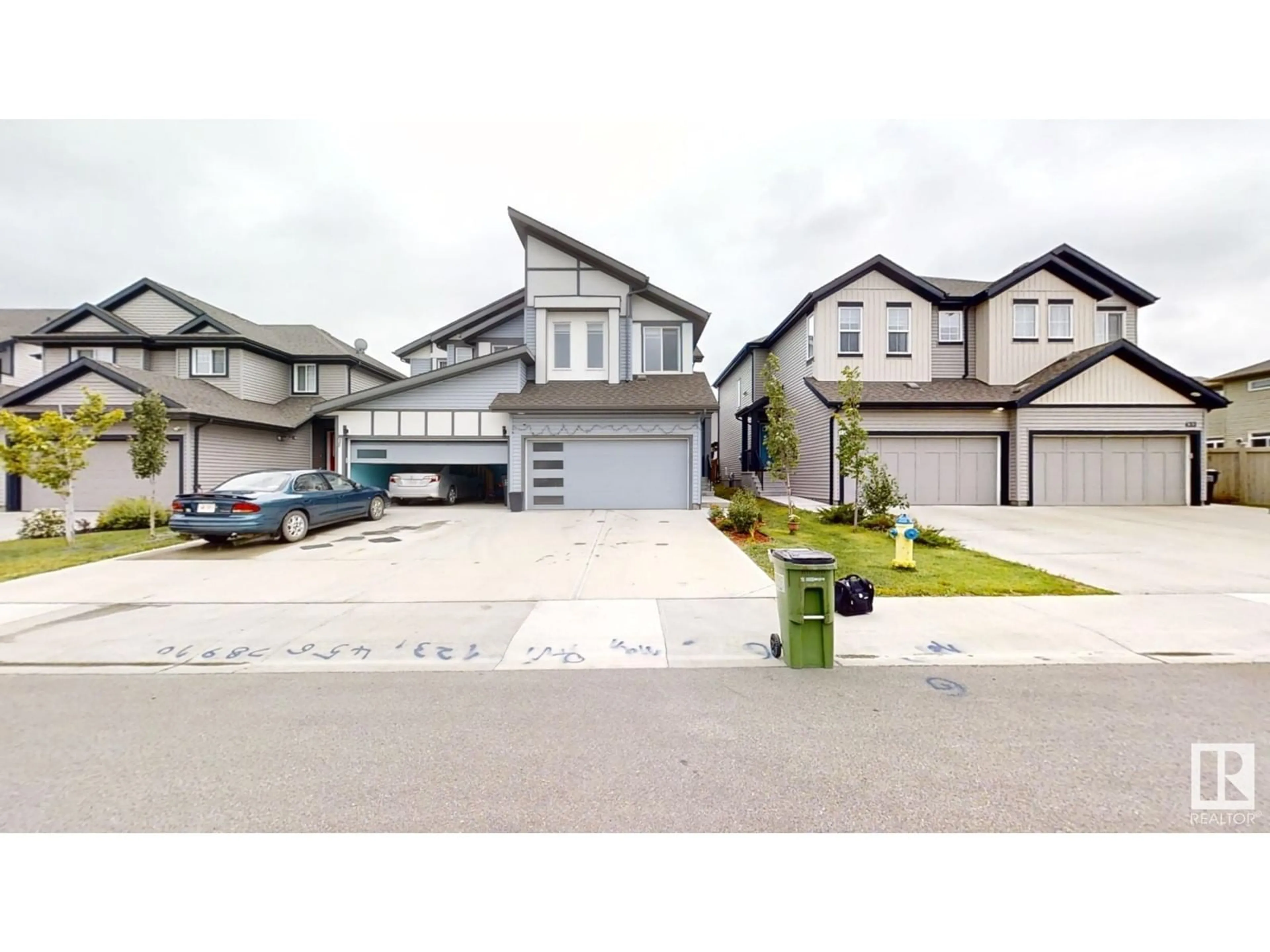 Frontside or backside of a home, the street view for 429 40 AV NW, Edmonton Alberta T6T2G3