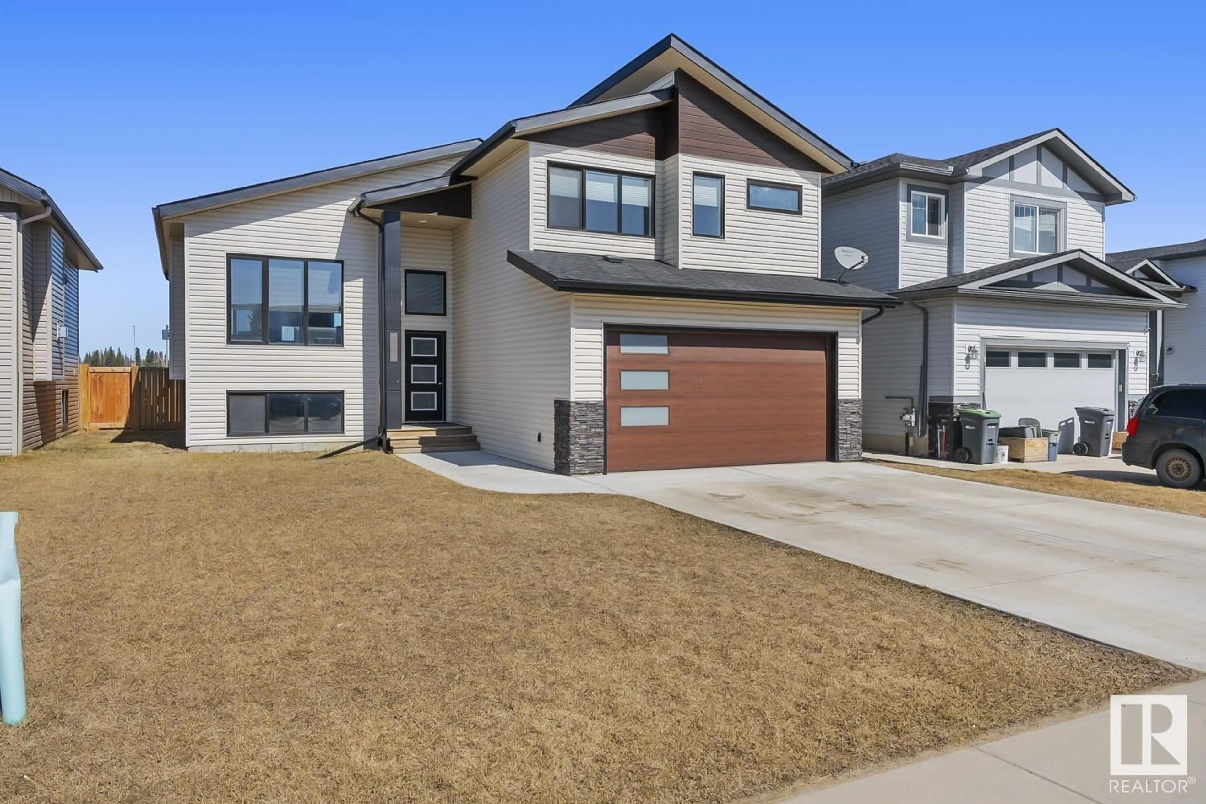 Home with vinyl exterior material, street for 6731 TRI CITY WY, Cold Lake Alberta T9M0L2