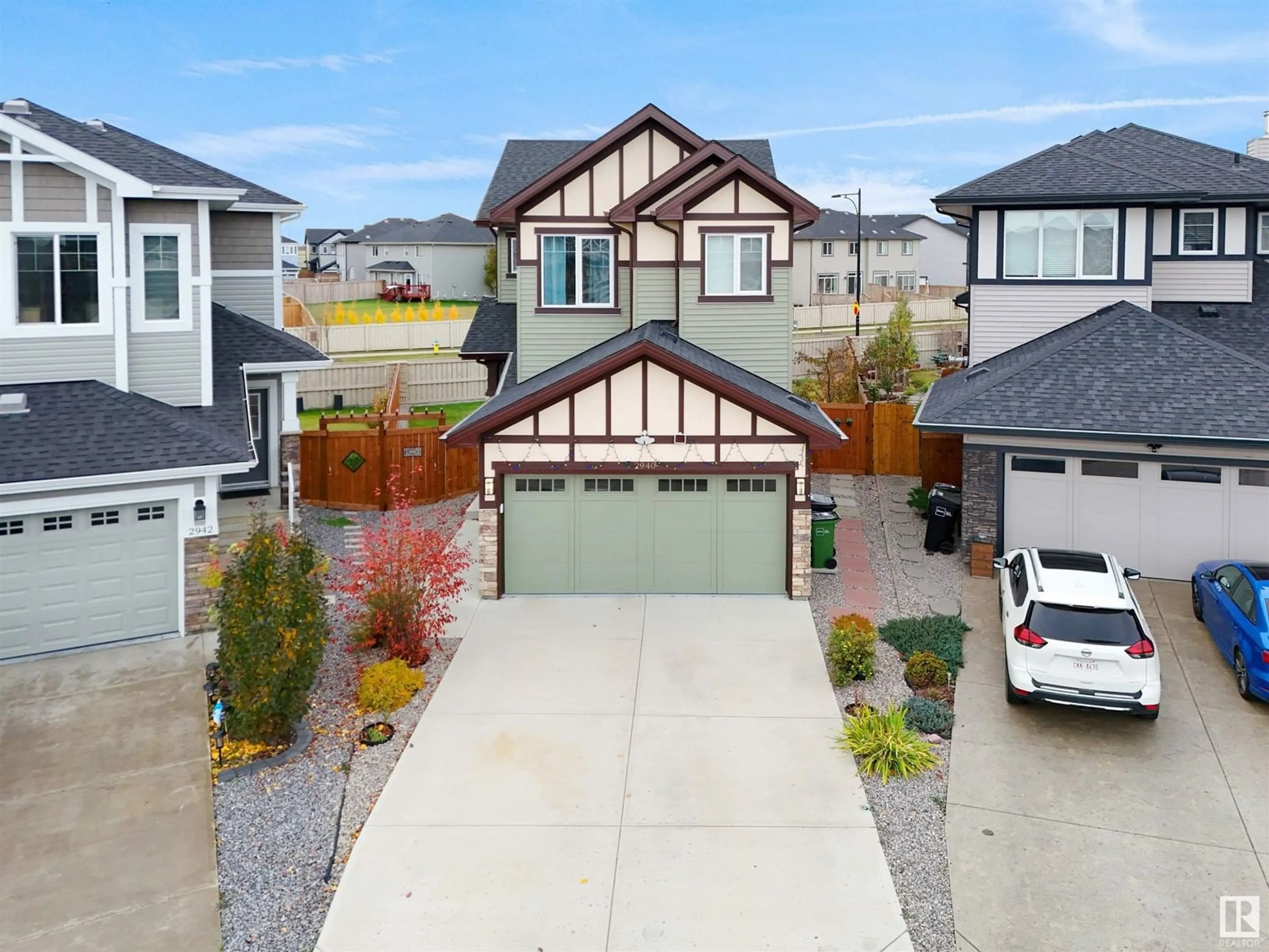 Frontside or backside of a home, the street view for 2940 ANTON LINK LI SW, Edmonton Alberta T6W3T7