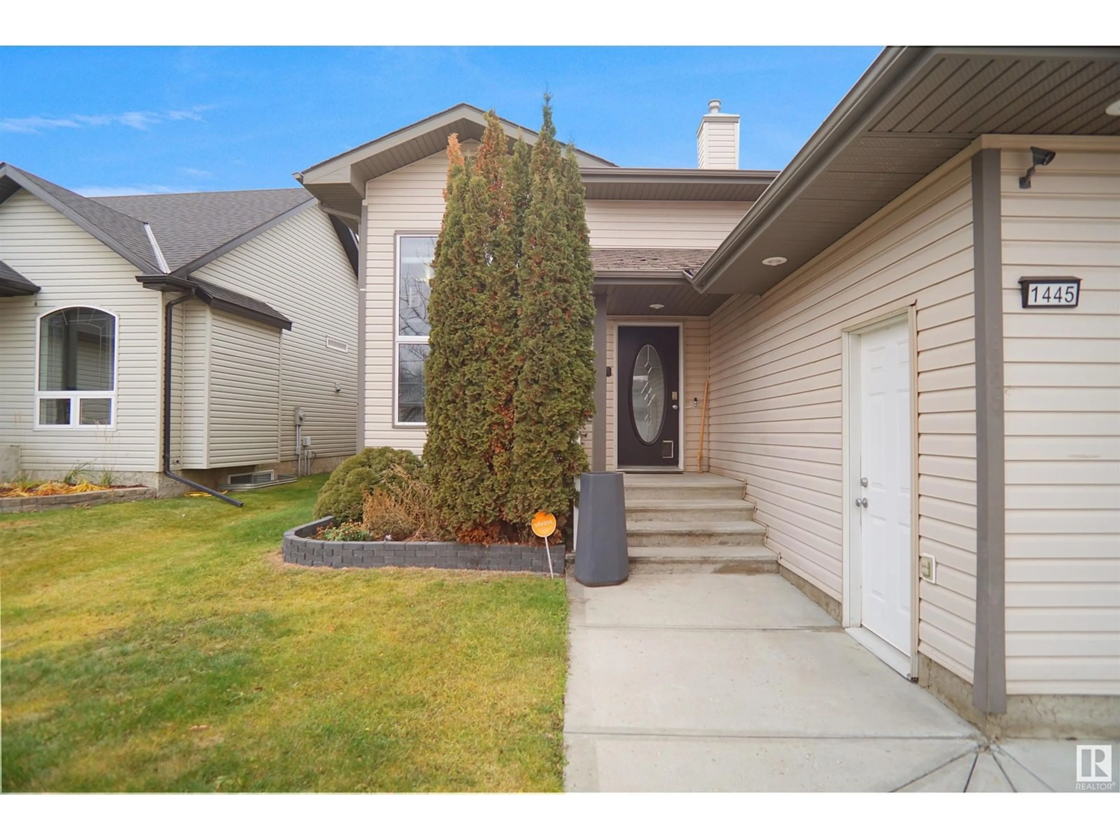 Frontside or backside of a home, the street view for 1445 HIGHWOOD BV, Devon Alberta T9G2E9