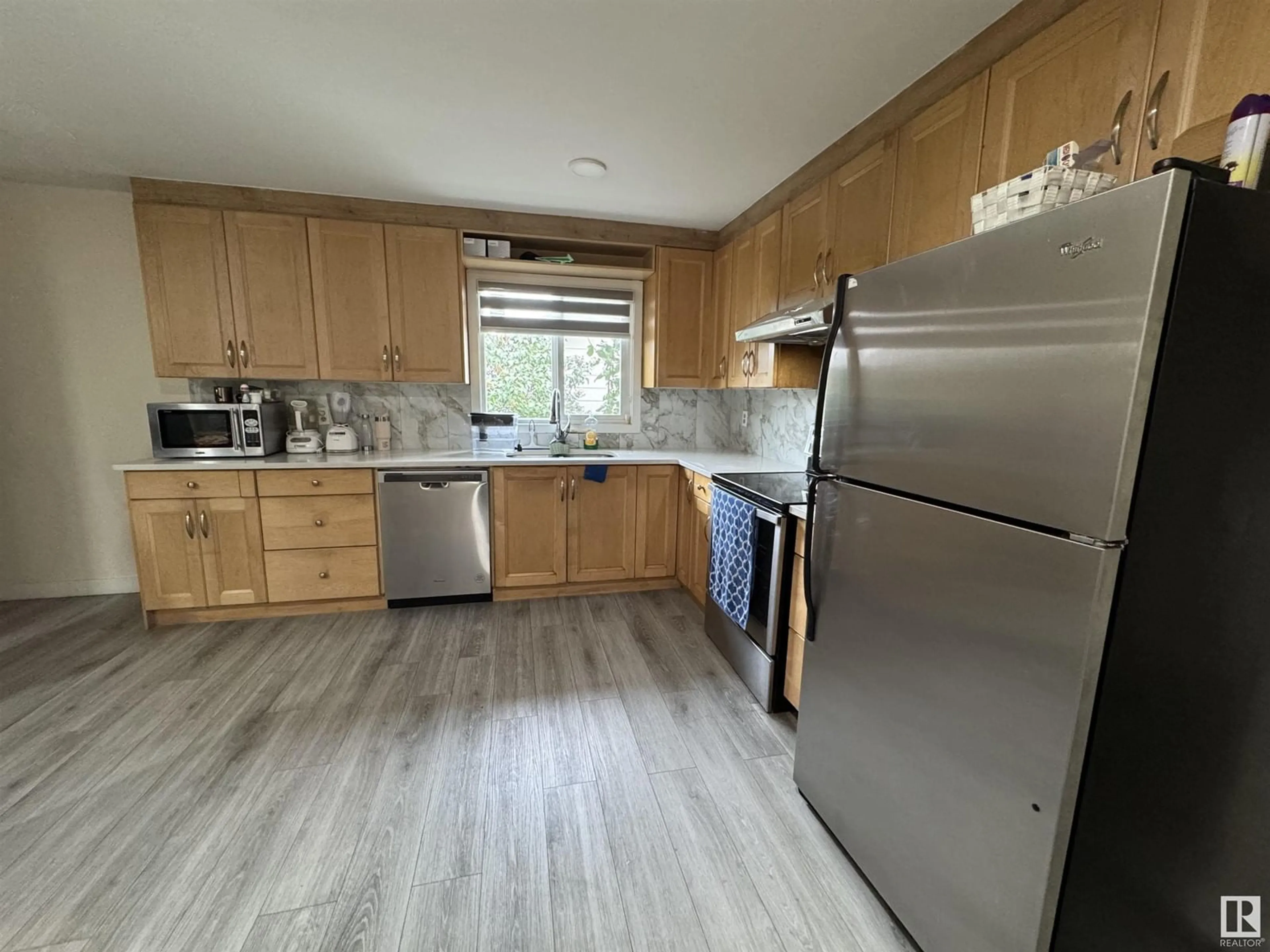 Standard kitchen, wood floors, cottage for 6014 34A AV NW NW, Edmonton Alberta T6L1E4