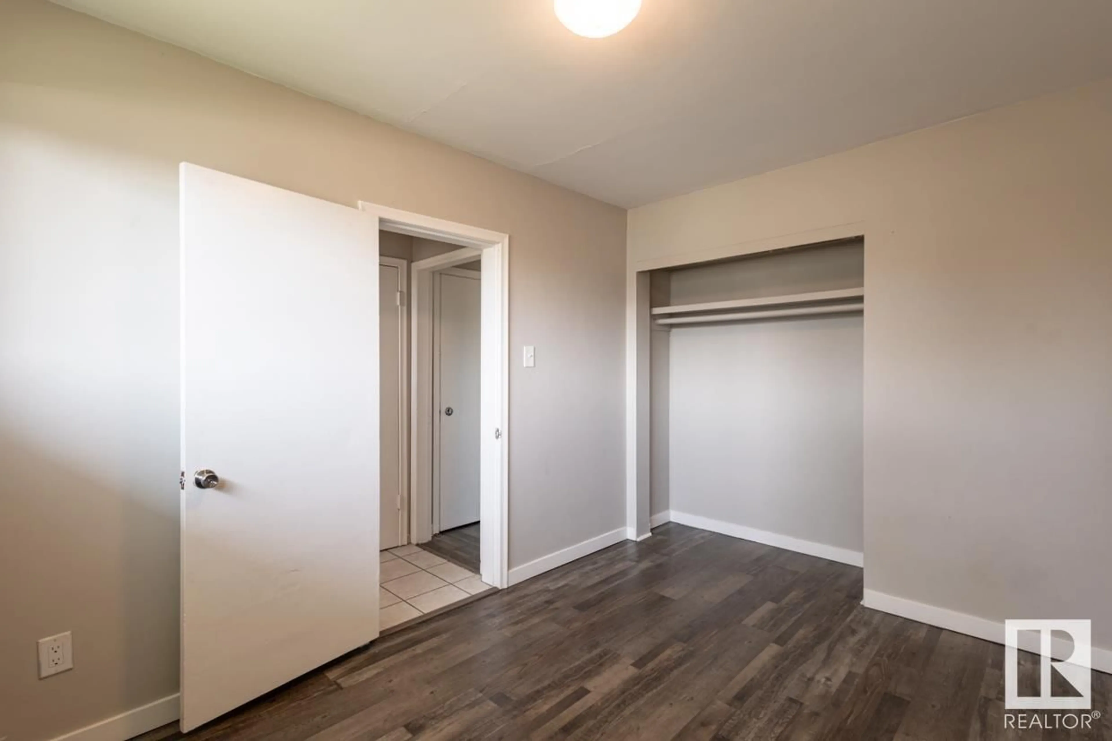 A pic of a room for 12747 128 ST NW, Edmonton Alberta T5L1E2