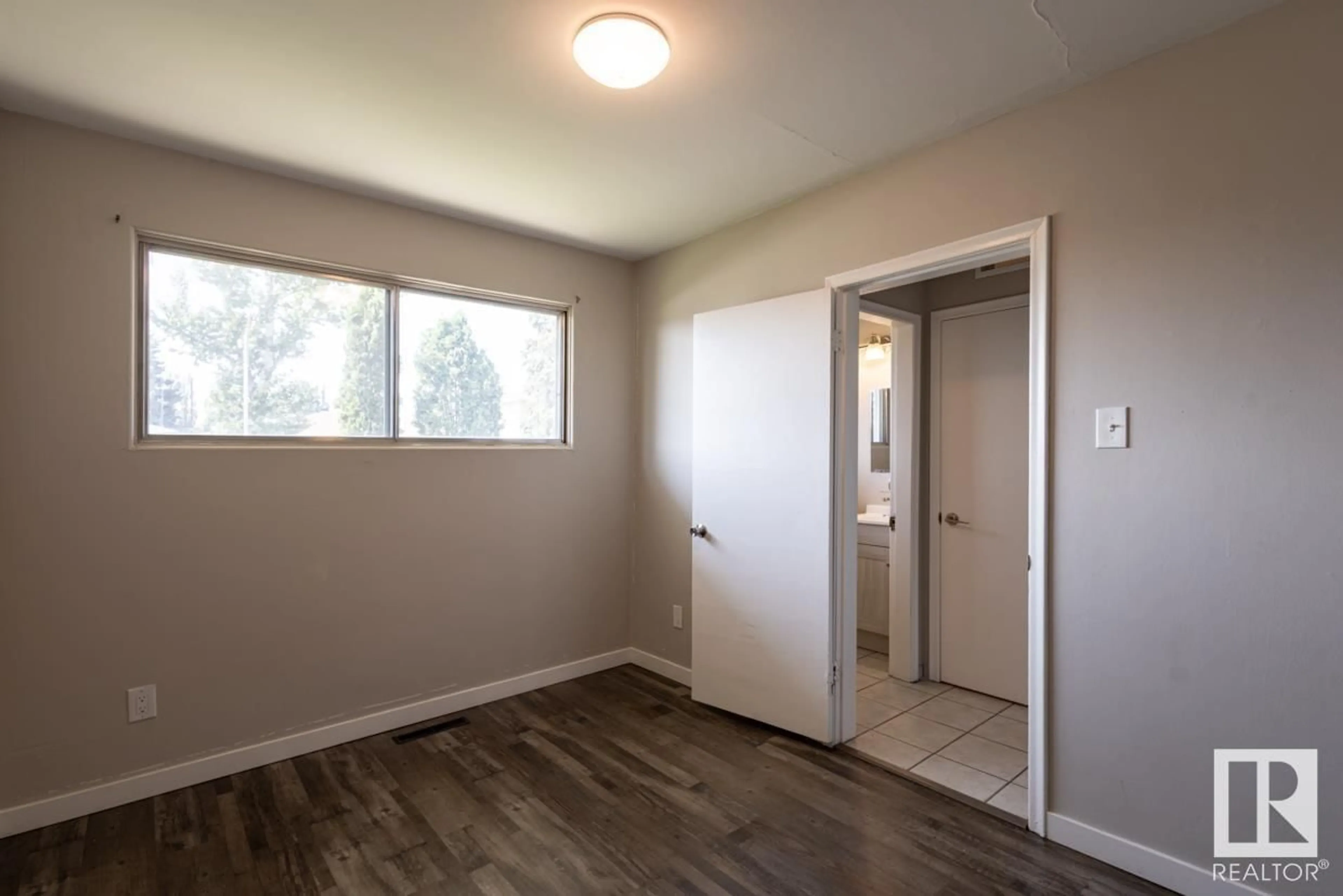 A pic of a room for 12747 128 ST NW, Edmonton Alberta T5L1E2