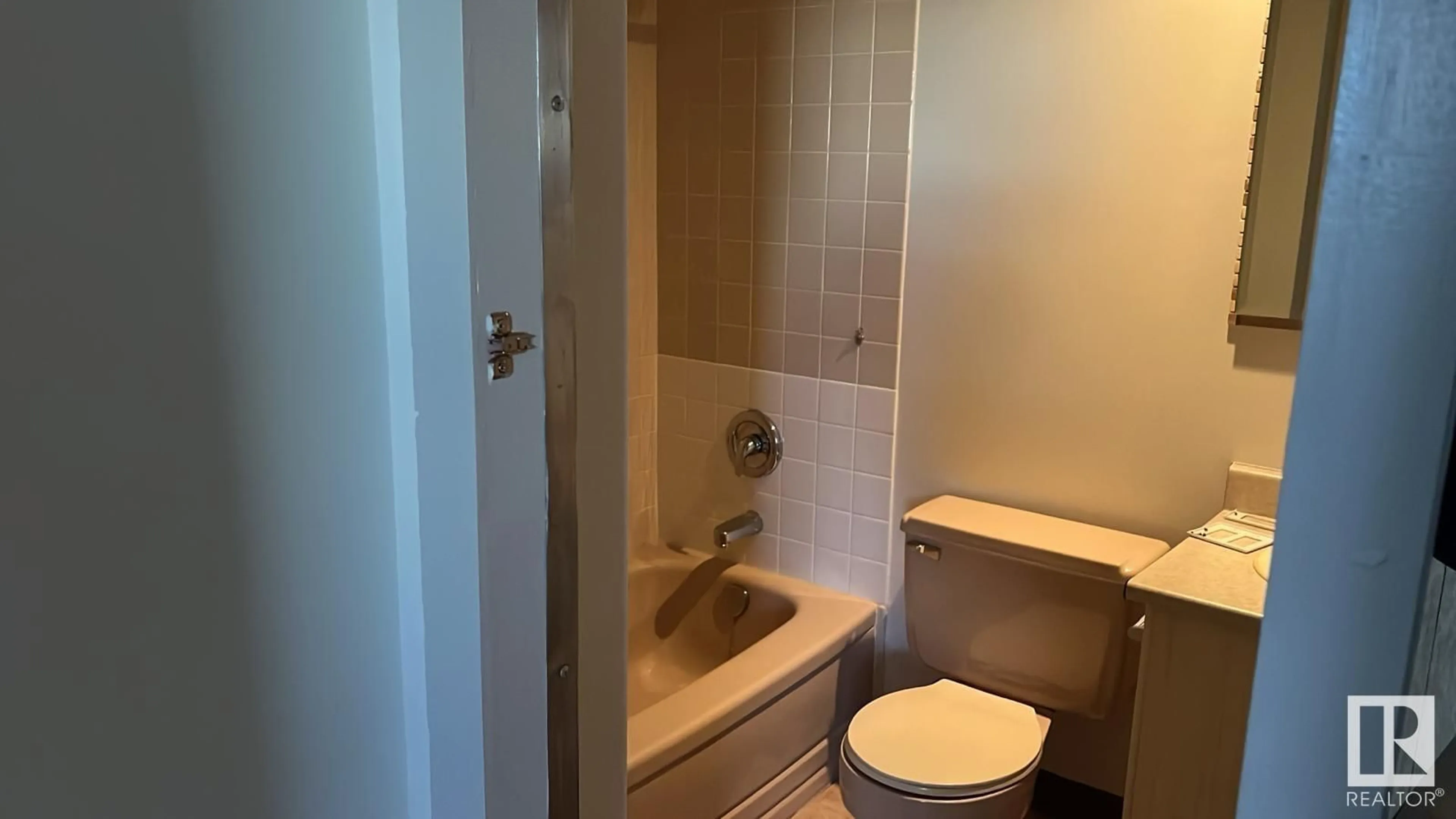 Standard bathroom, not visible floor for #1605 10140 120 ST NW, Edmonton Alberta T5K1Z8