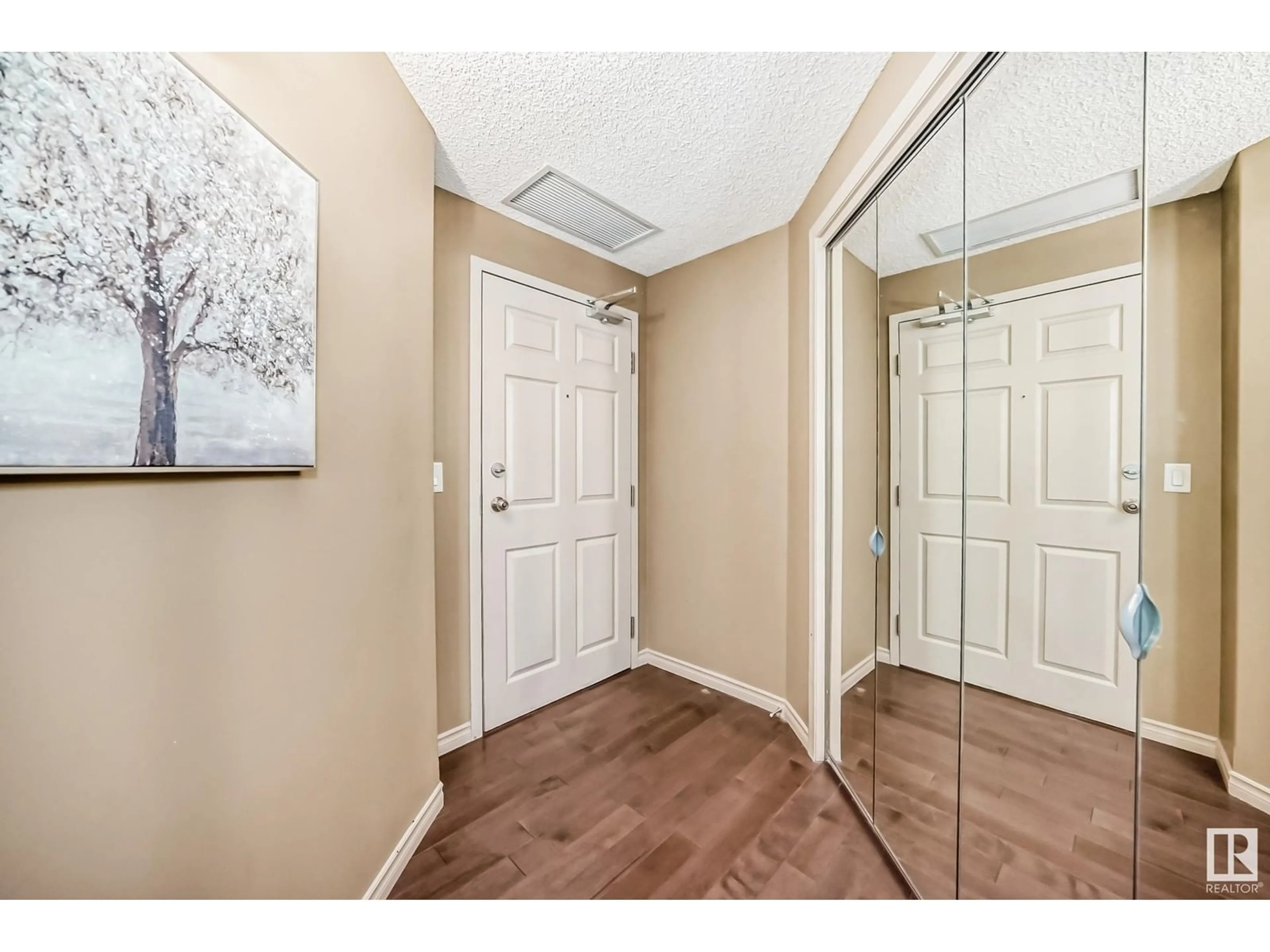 Indoor entryway for #503 10303 111 ST NW, Edmonton Alberta T5K0C6