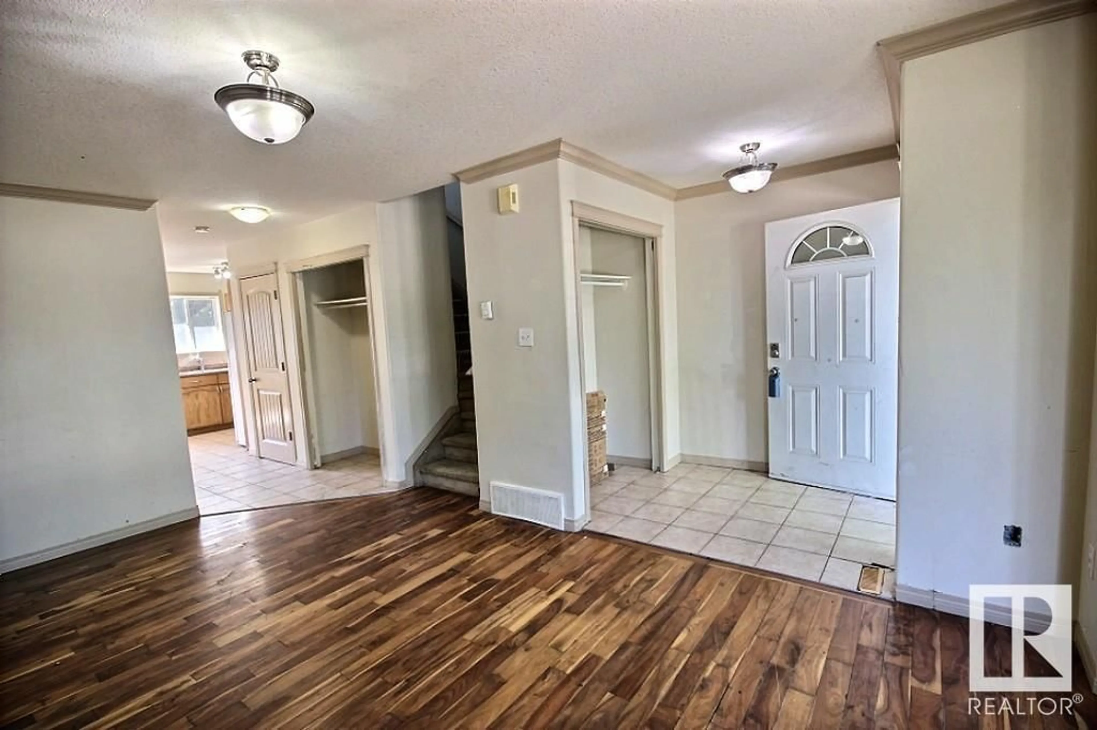 Indoor entryway, wood floors for 12828 126 ST NW, Edmonton Alberta T5L0Y1