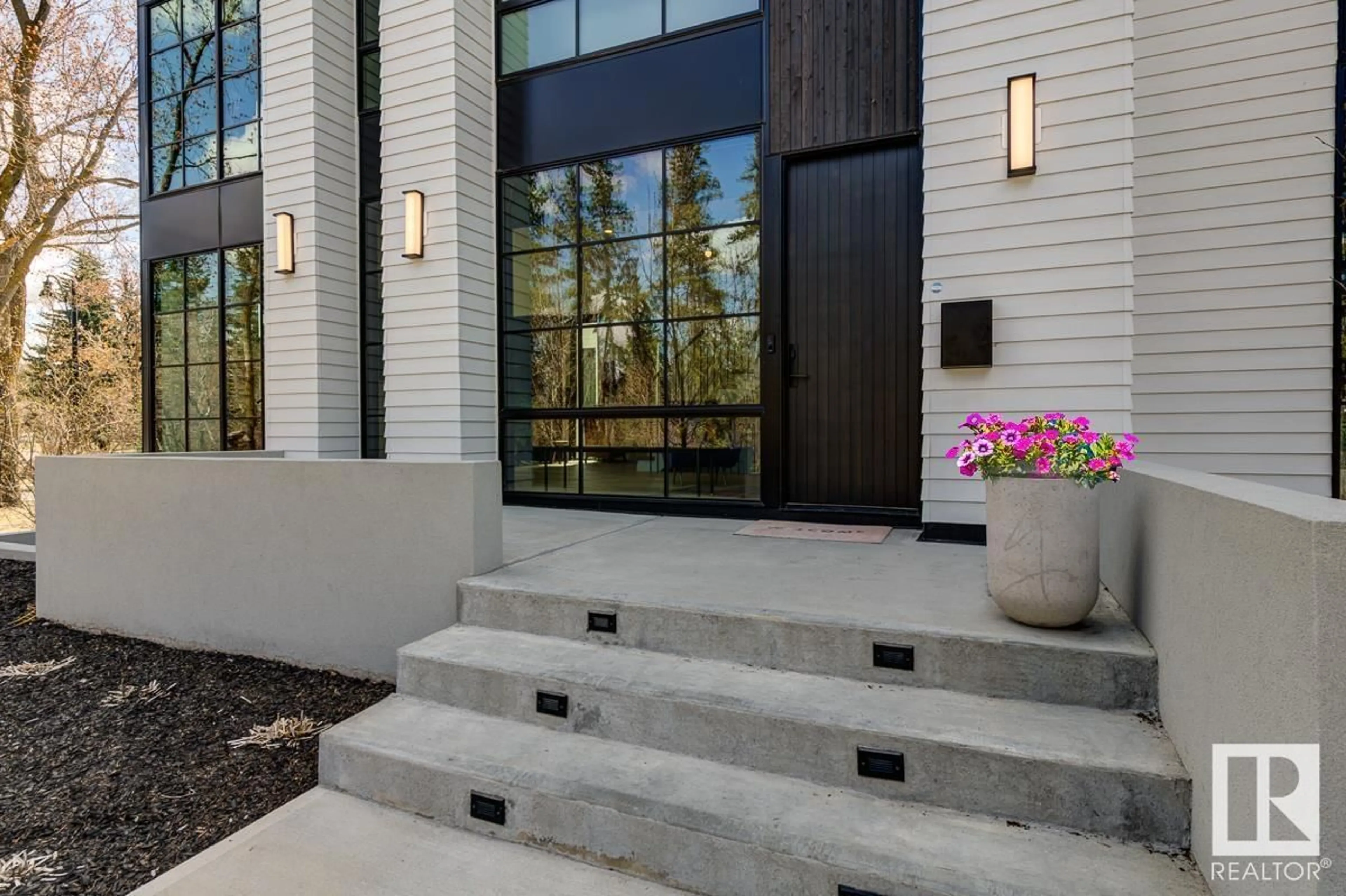 Indoor entryway, wood floors for 14305 SUMMIT DR NW, Edmonton Alberta T5N3T1