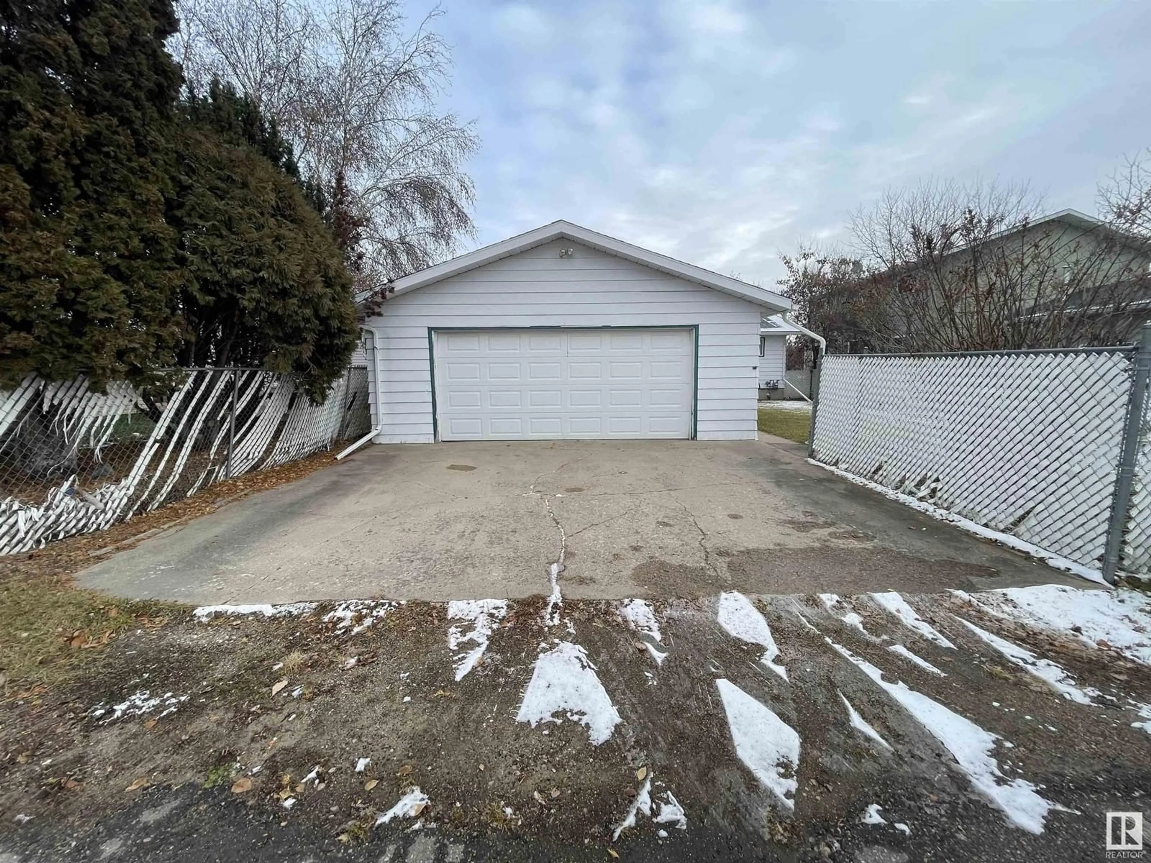 Indoor garage, unknown floor for 4504 41A ST, Bonnyville Town Alberta T9N1J5