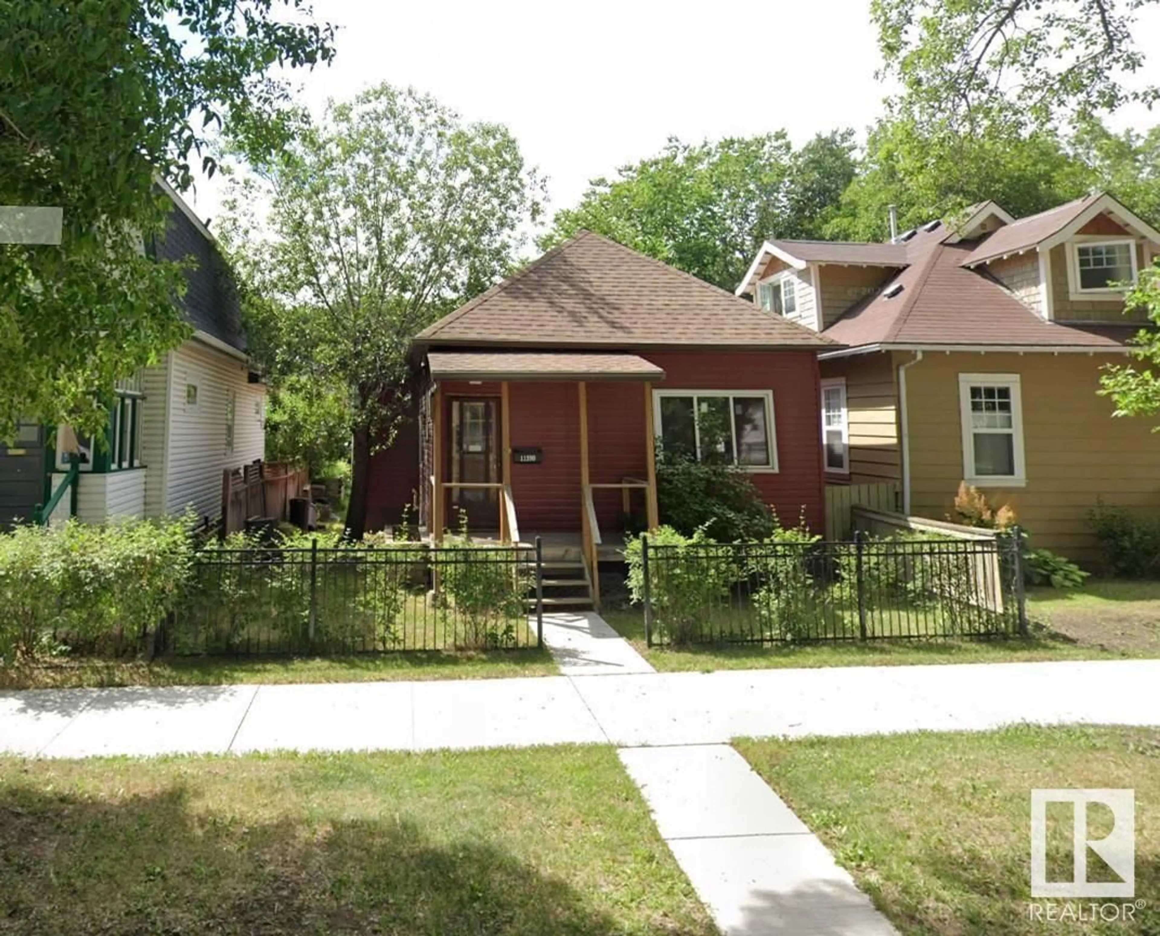 Frontside or backside of a home, the street view for 11250 92 ST NW, Edmonton Alberta T5G0Z1