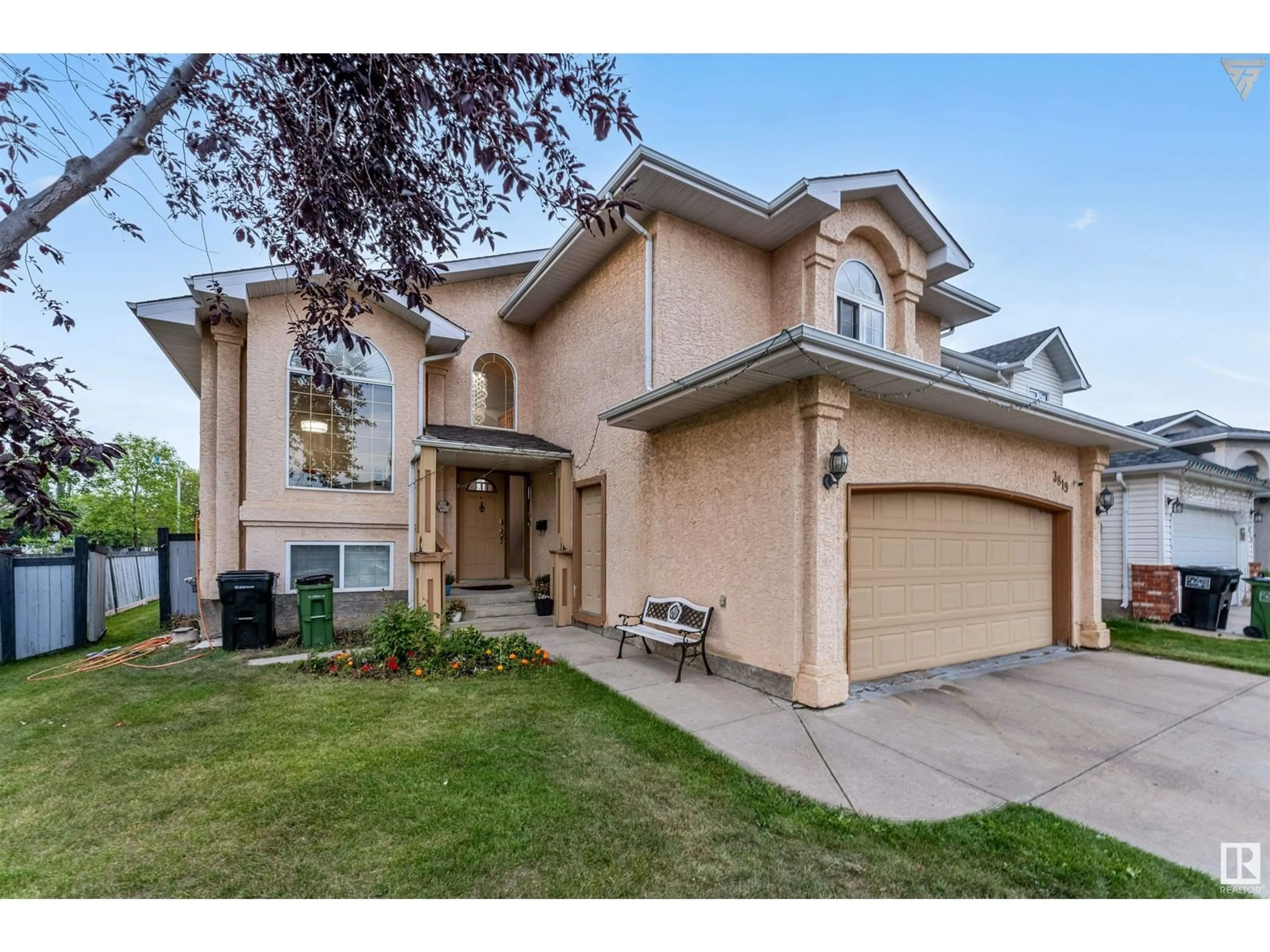 Frontside or backside of a home for 3819 44 ST NW, Edmonton Alberta T6L6Z5