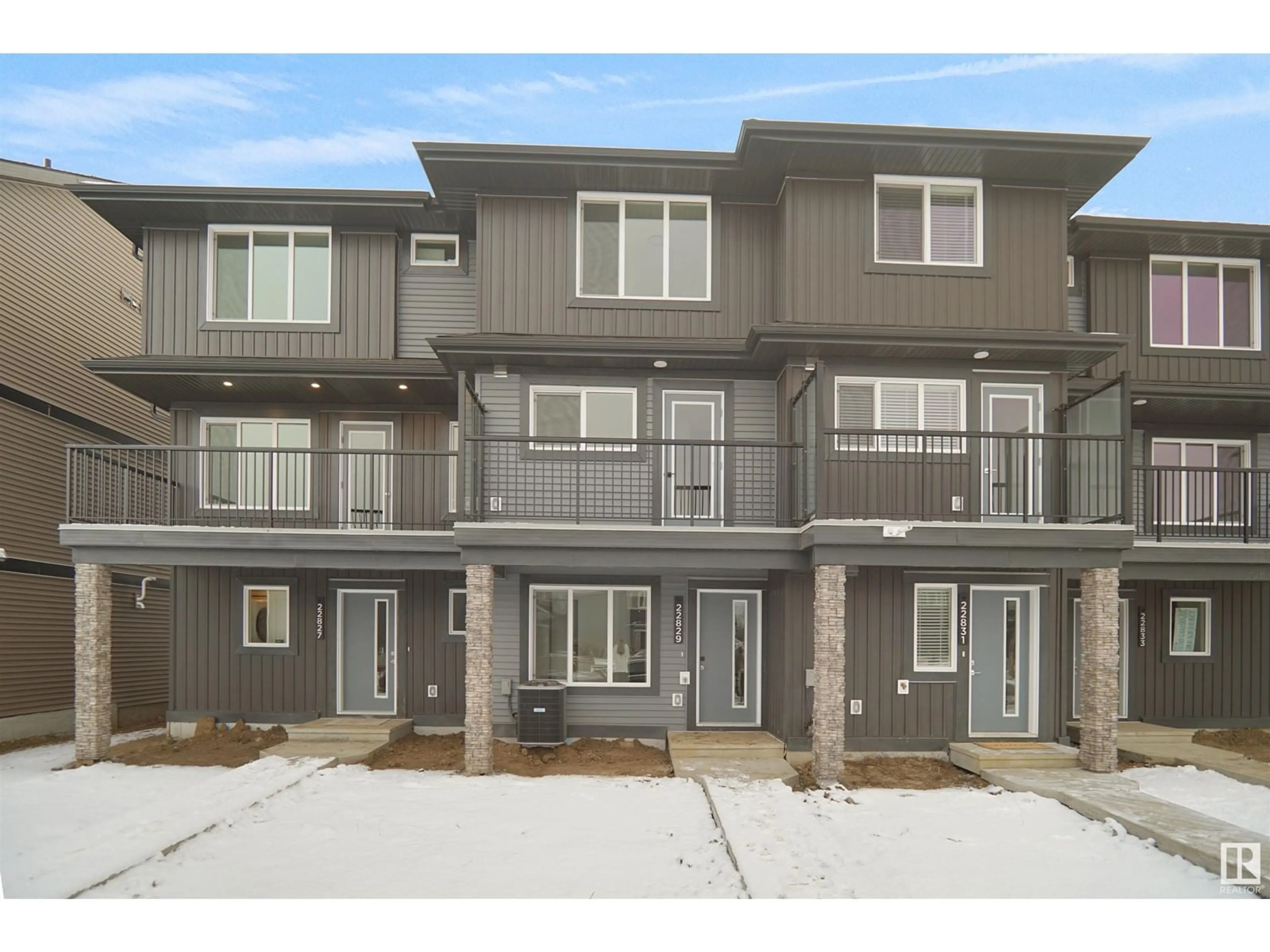 A pic from exterior of the house or condo for 22829 84 AV NW, Edmonton Alberta T5T4A3