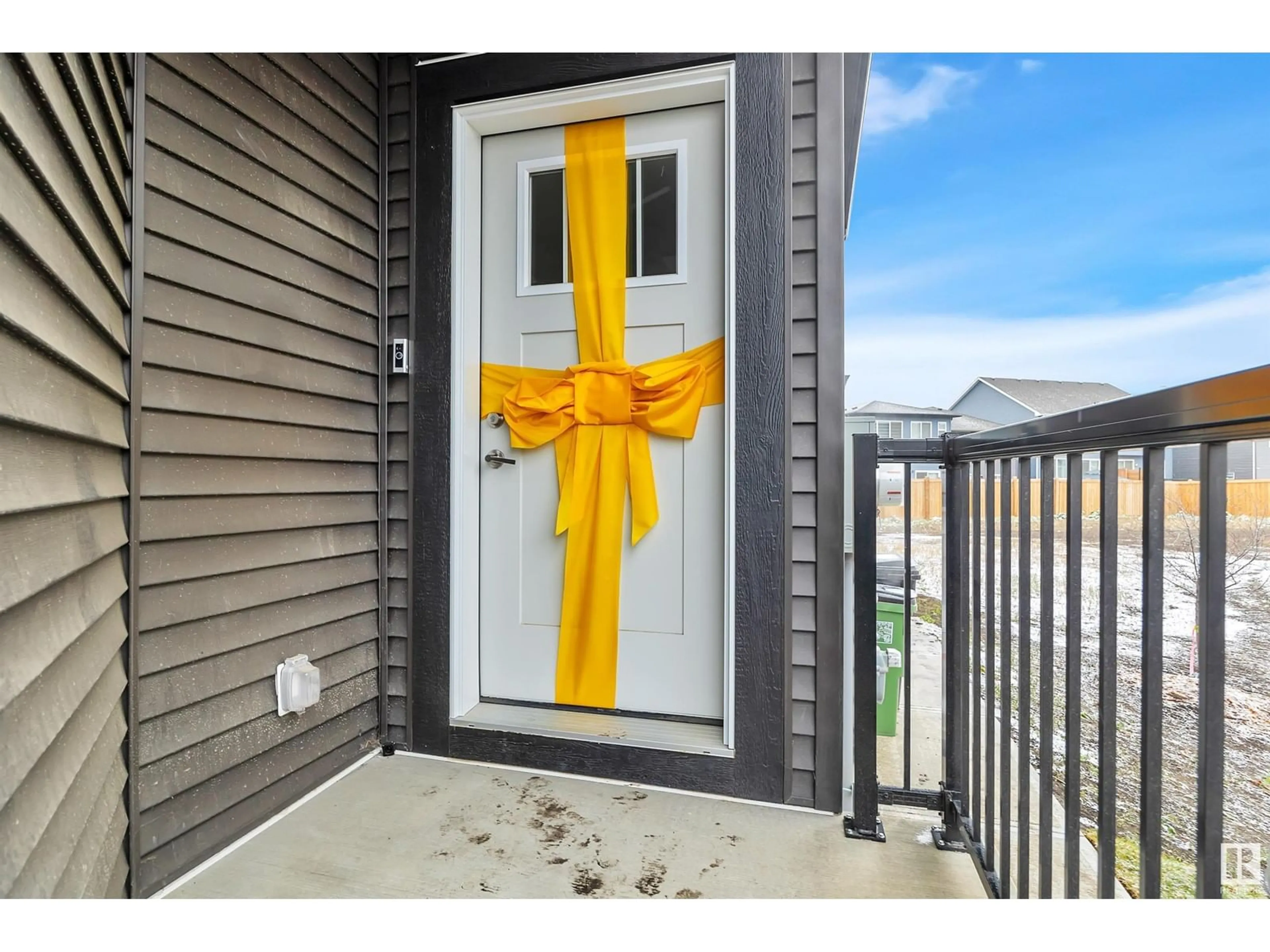 Indoor entryway for 1218 PLUM BEND BN SW, Edmonton Alberta T6X3A6