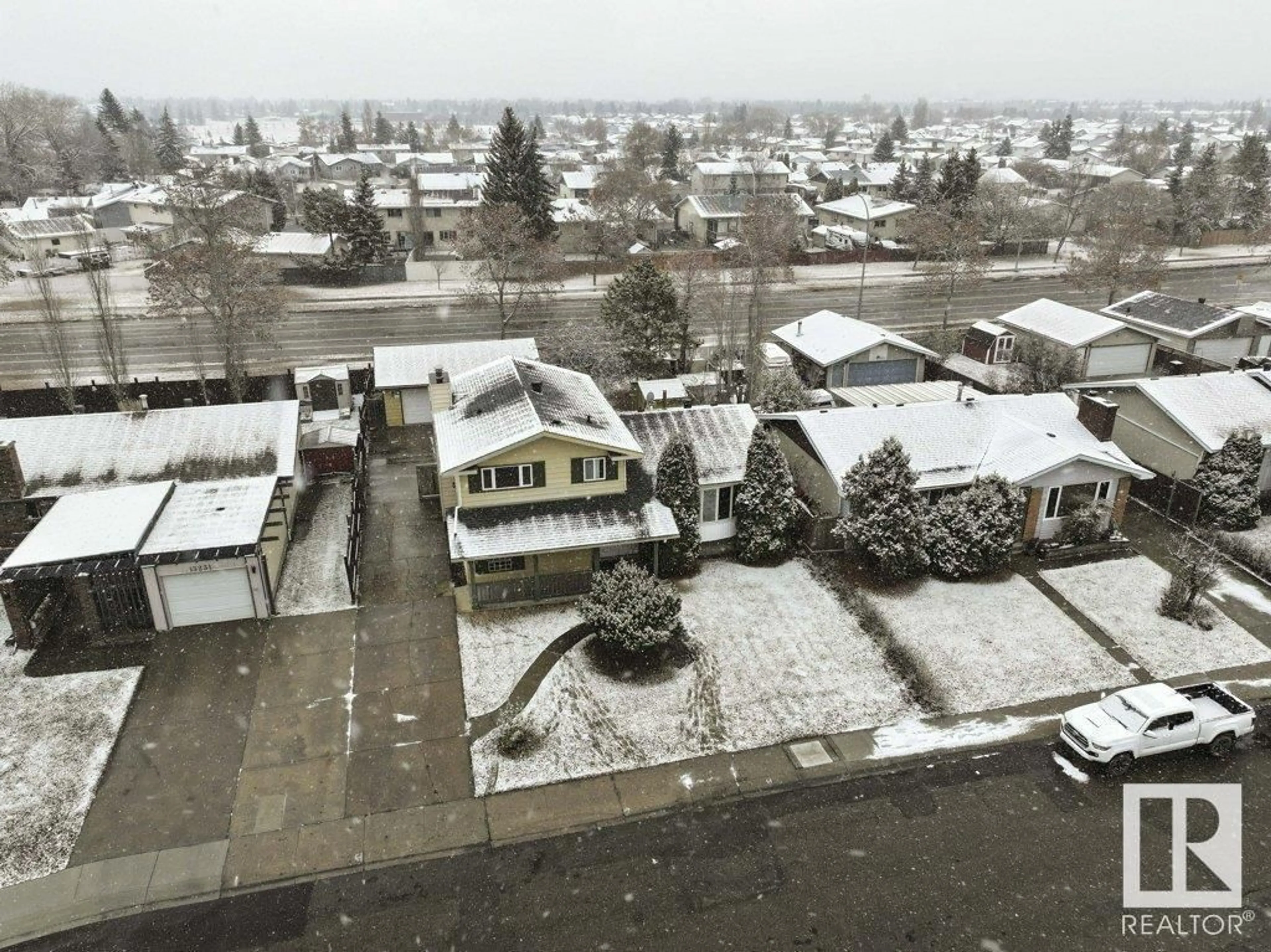 Frontside or backside of a home, the street view for 13227 41 ST NW, Edmonton Alberta T5A2T6