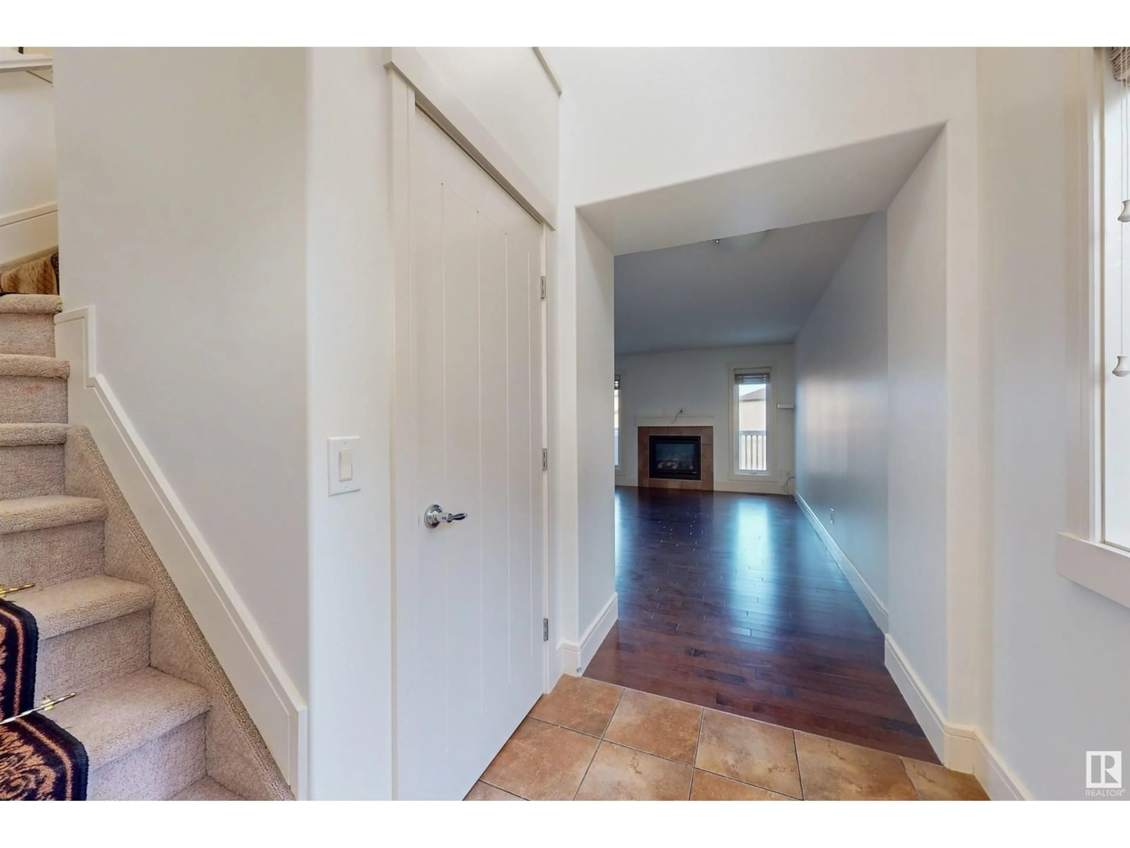 Indoor entryway, wood floors for 608 41 AVE NW, Edmonton Alberta T6T0T6