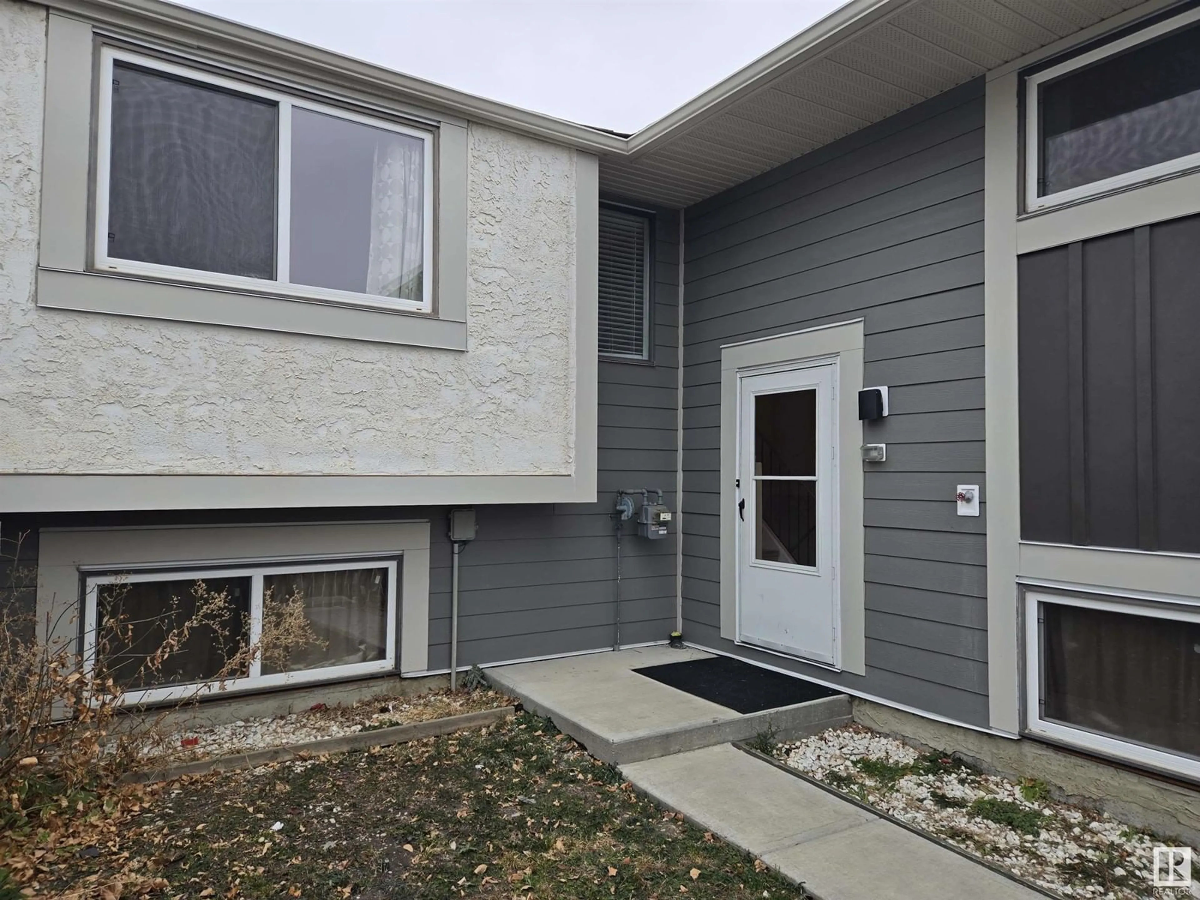 A pic from exterior of the house or condo, the street view for 546 Willow court NW, Edmonton Alberta T5T2K7