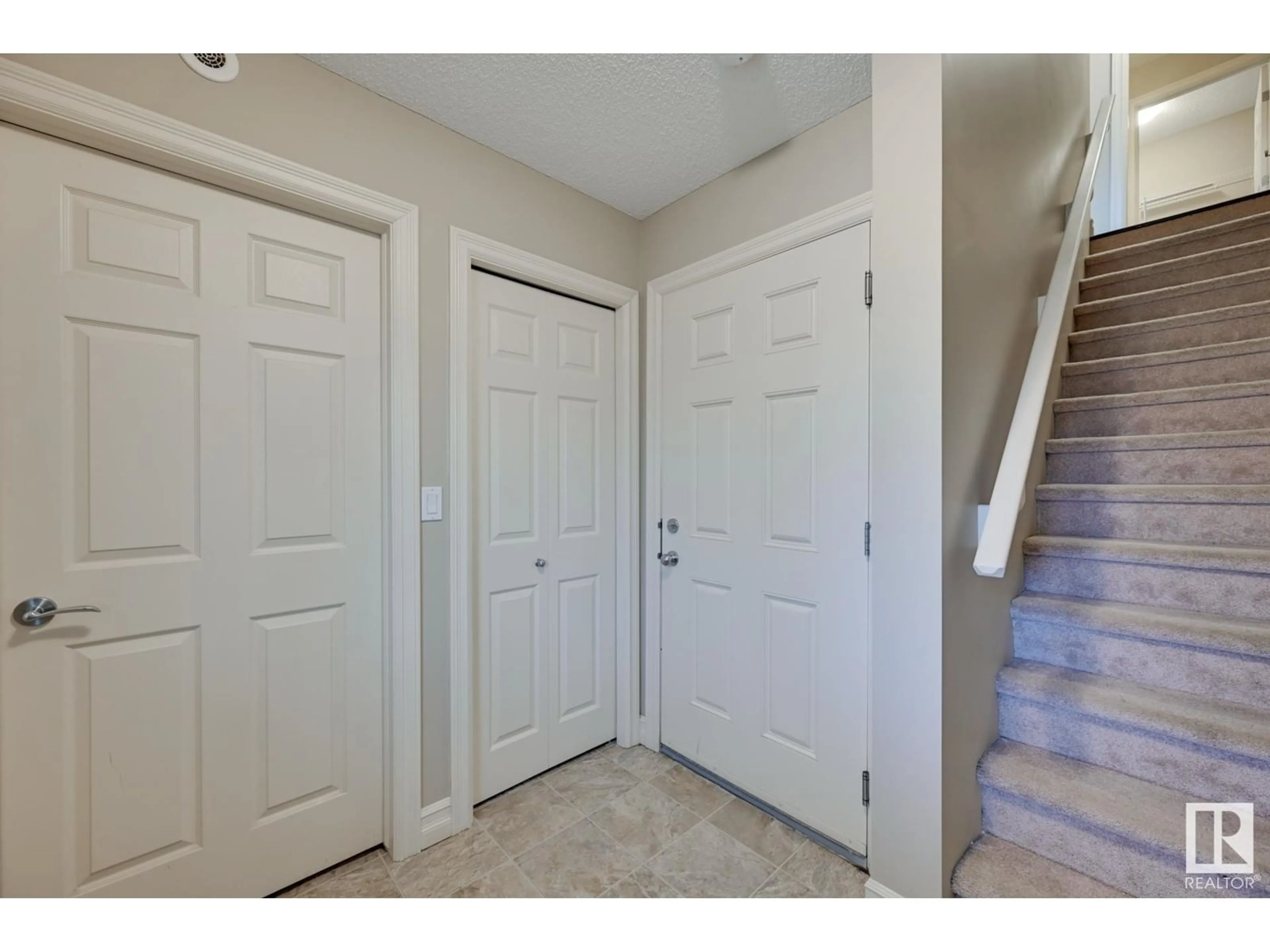 Indoor entryway, unknown floor for #115 2336 ASPEN TR, Sherwood Park Alberta T8H0J1