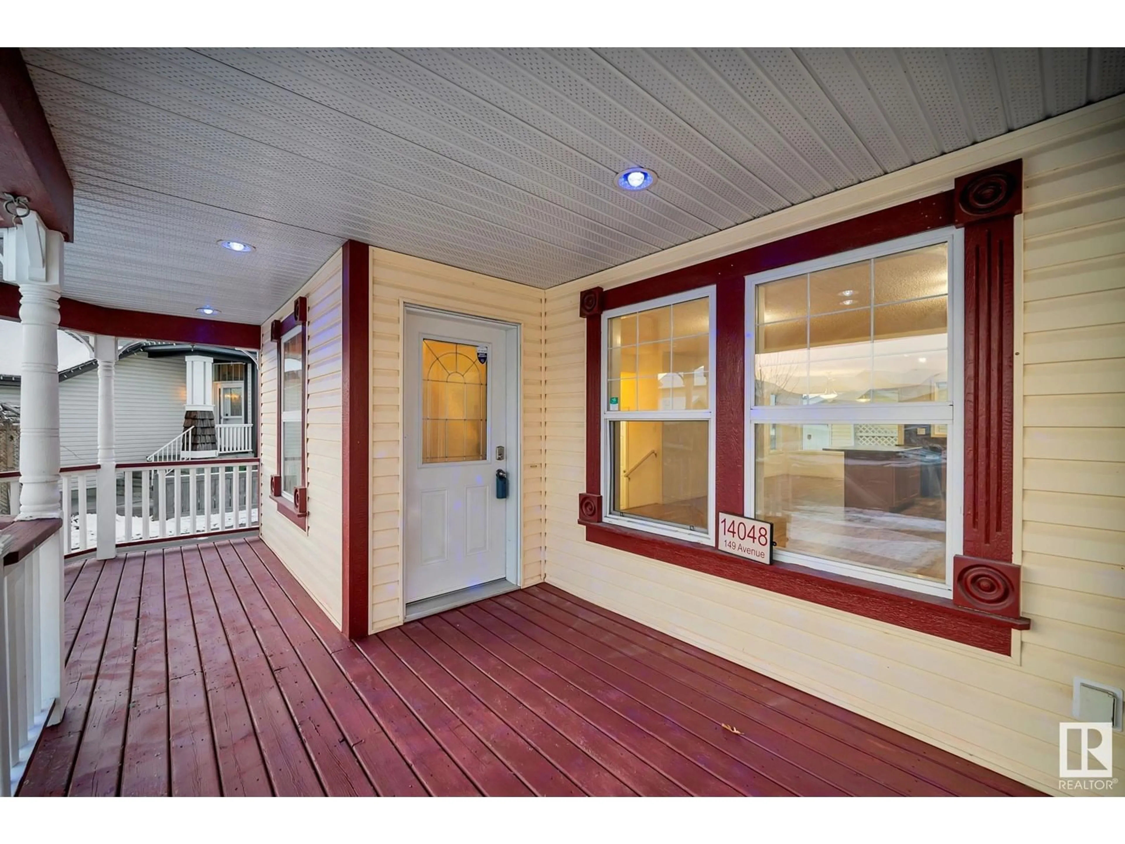 Indoor foyer, wood floors for 14048 149 AV NW, Edmonton Alberta T6V0A6