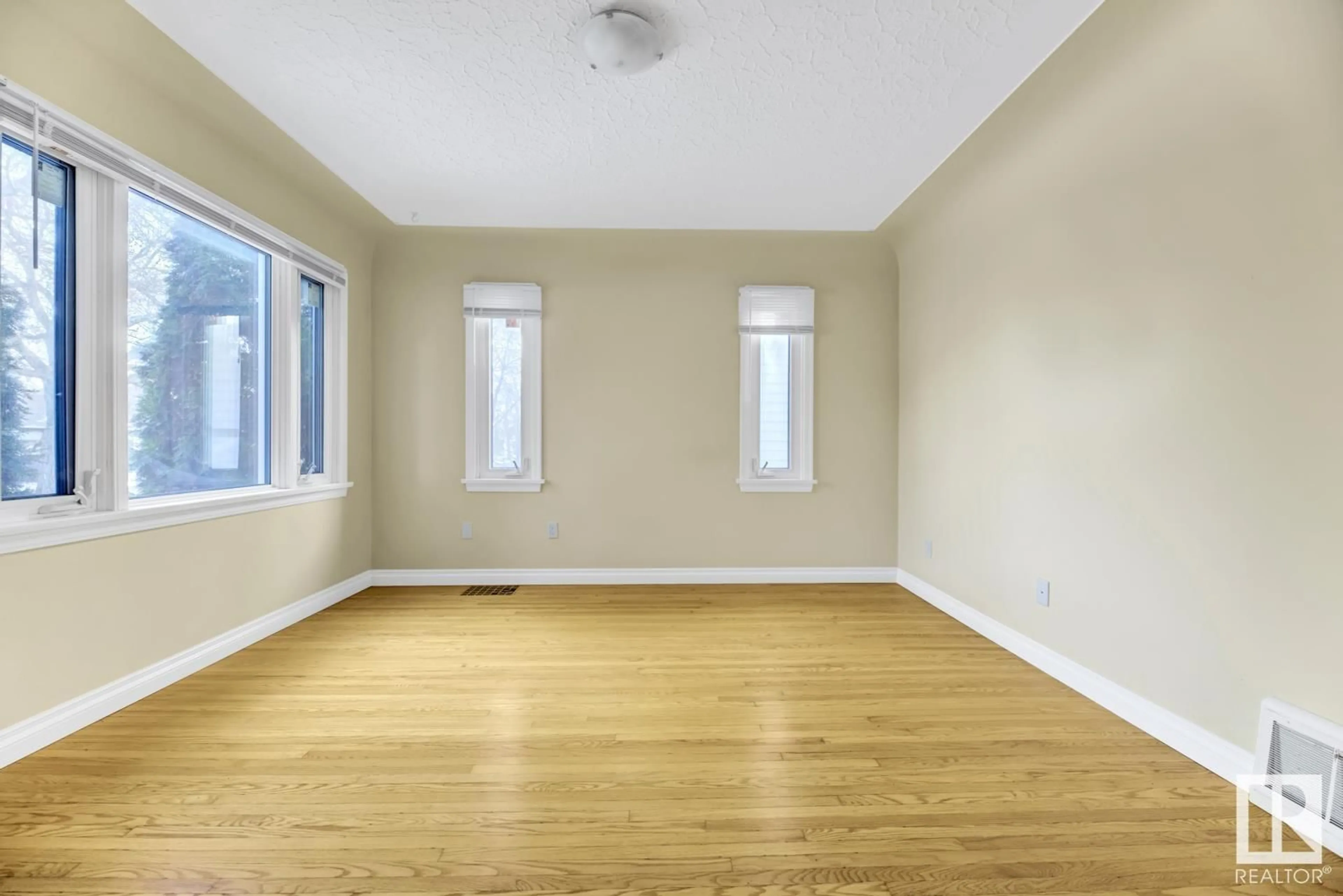 A pic of a room, wood floors for 12320 86 ST NW, Edmonton Alberta T5B3L2