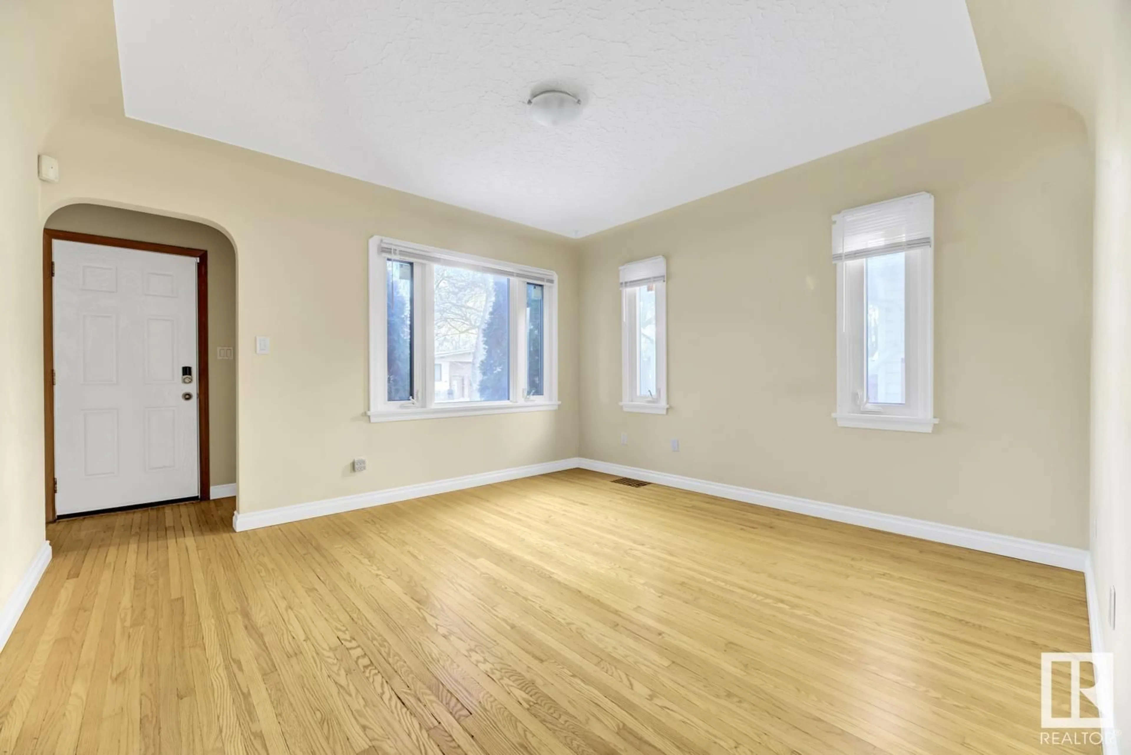 A pic of a room, wood floors for 12320 86 ST NW, Edmonton Alberta T5B3L2