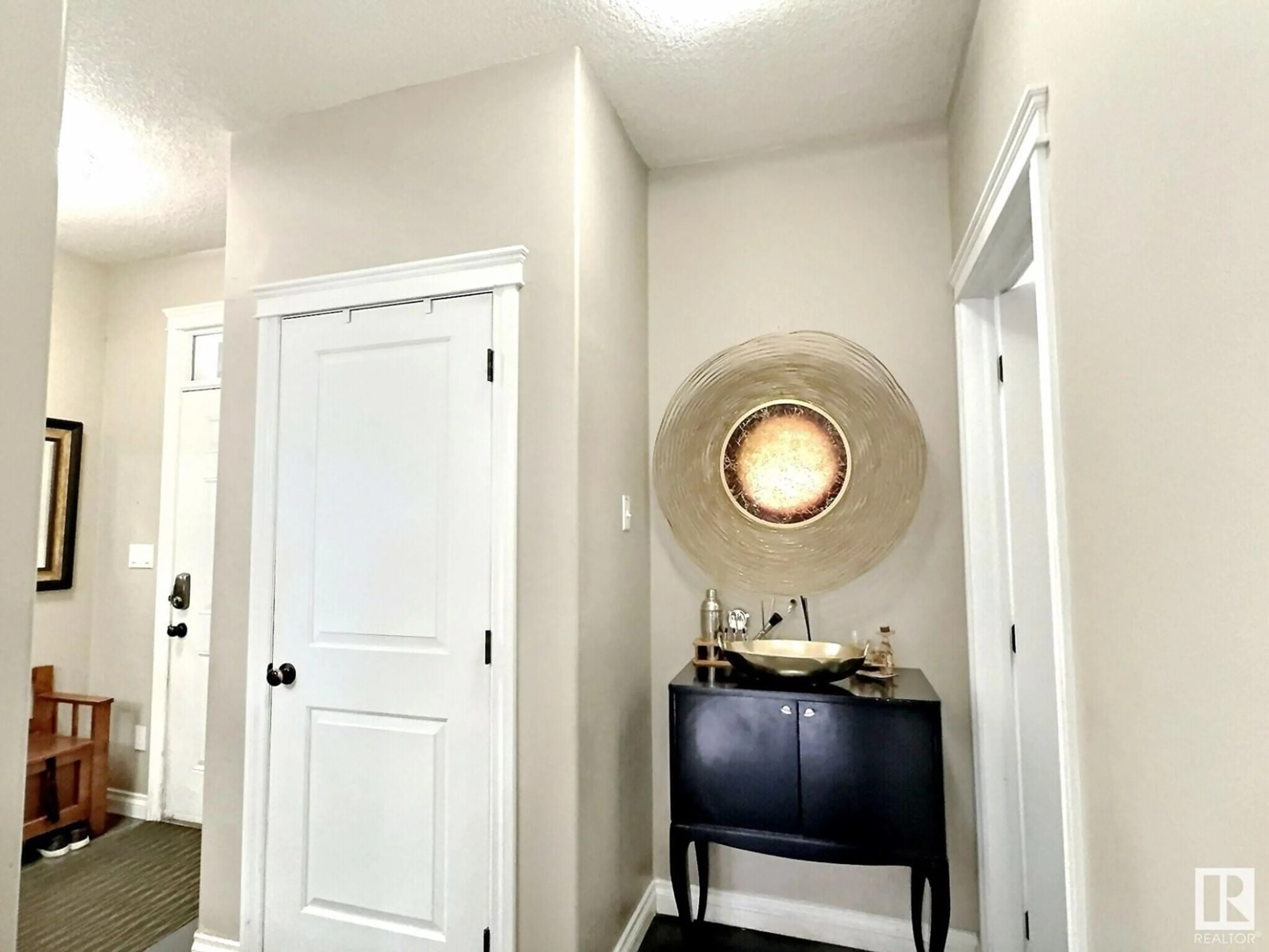 Indoor entryway, wood floors for 21928 97 AV NW, Edmonton Alberta T5T4H6