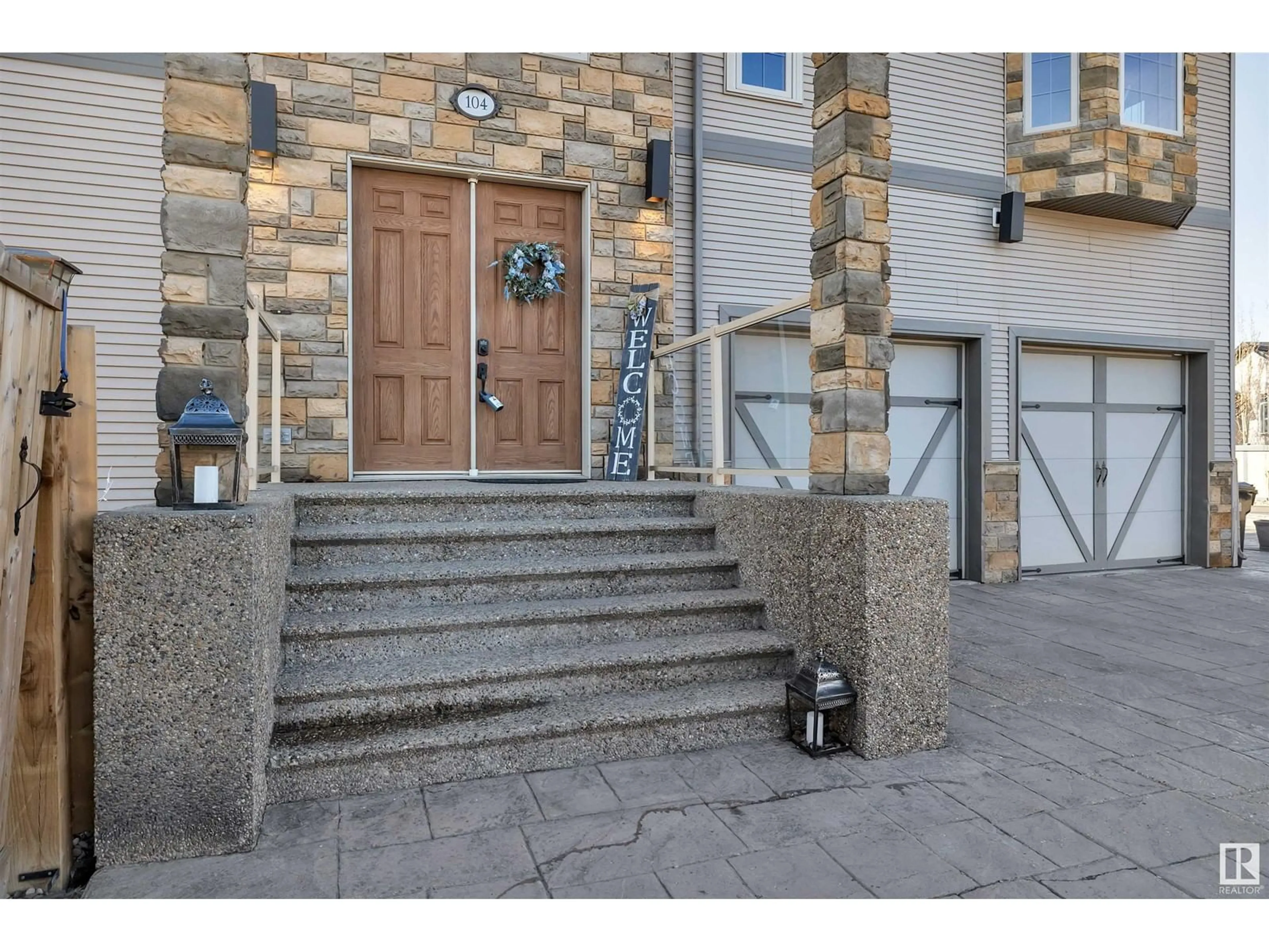 Indoor entryway, wood floors for 104 Linksview DR, Spruce Grove Alberta T7X4L6