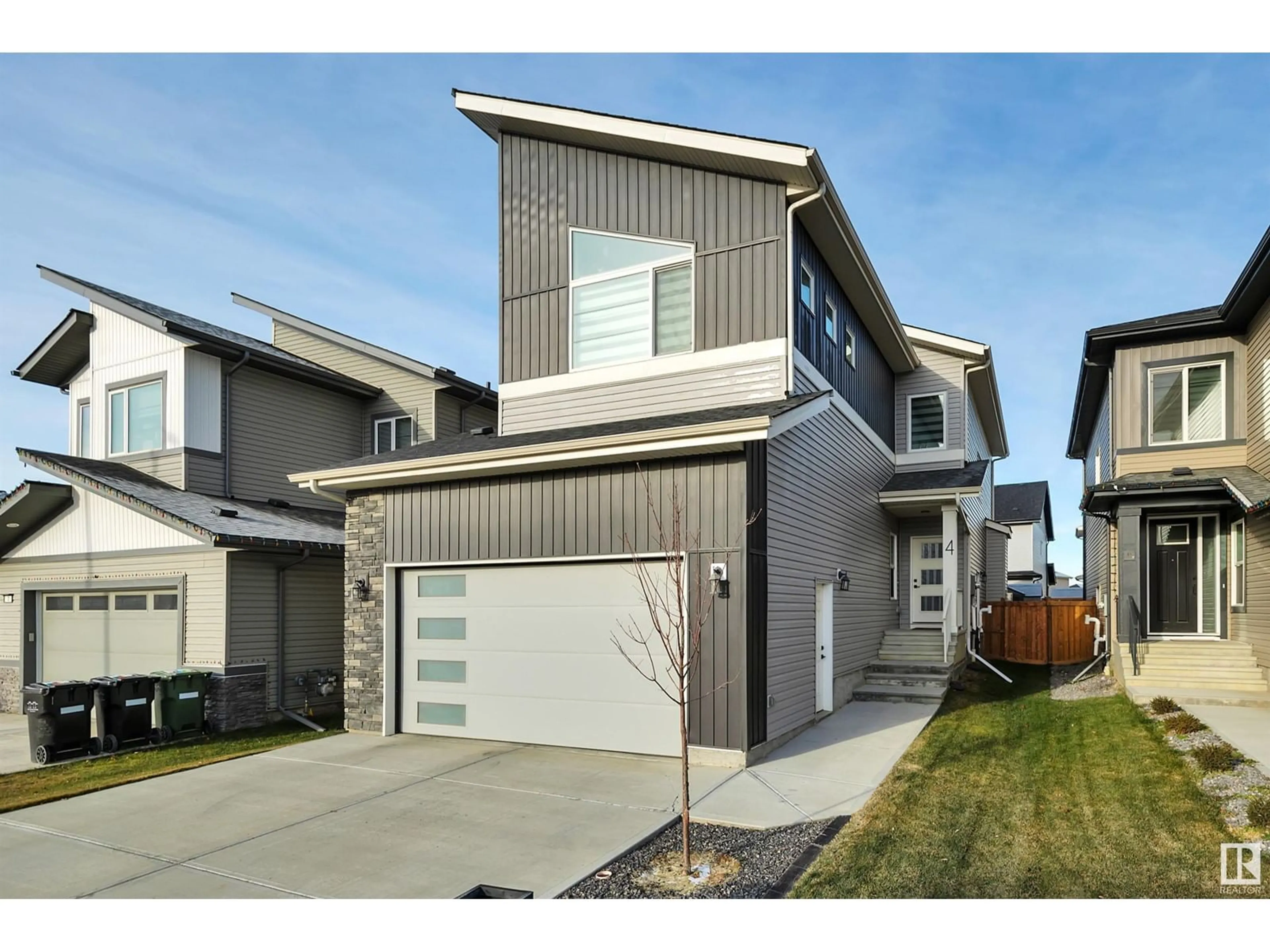 Frontside or backside of a home, the street view for 4 CALEDONIA CO, Leduc Alberta T9E0S9