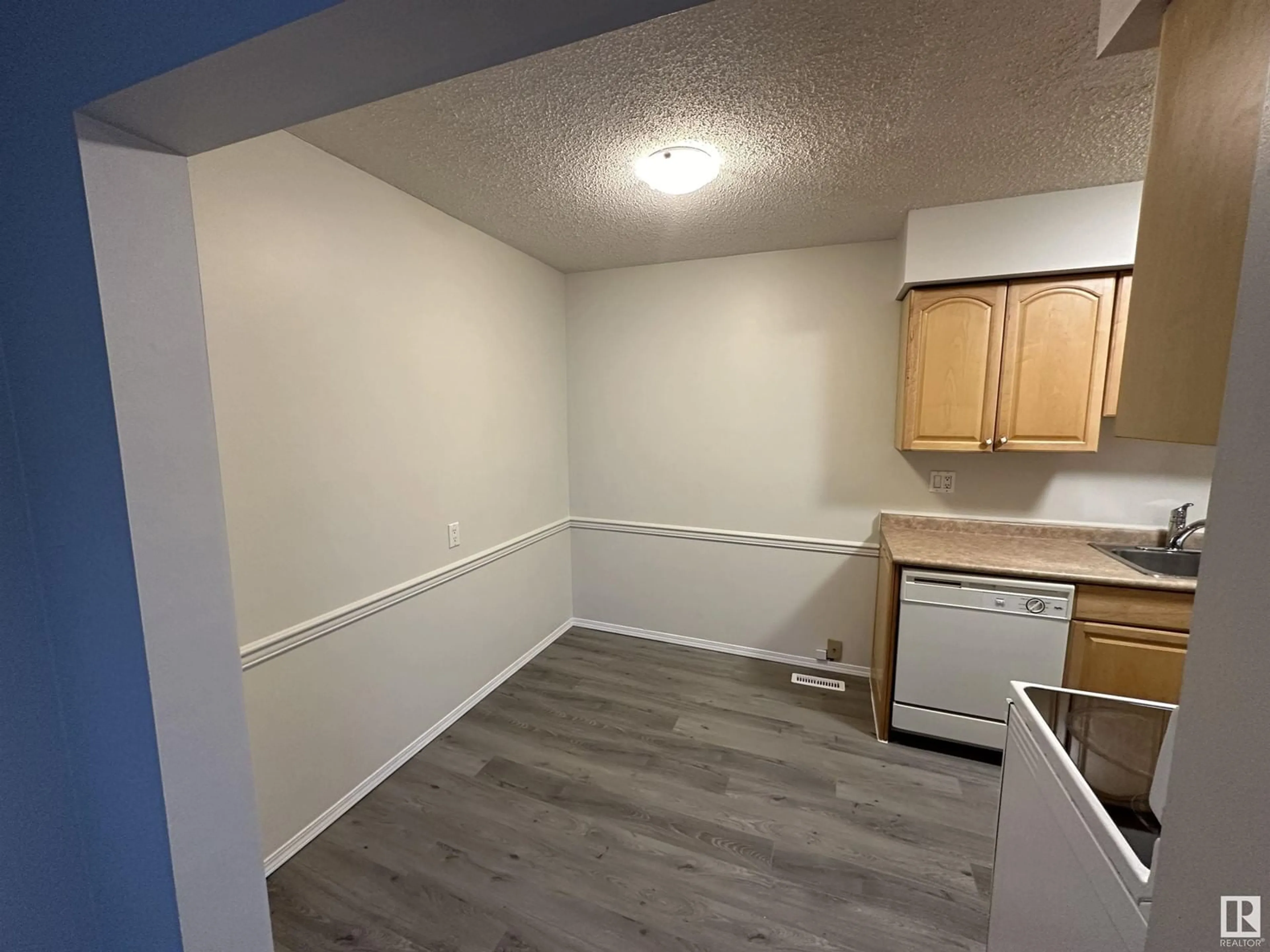 A pic of a room, unknown floor for #5 14130 80 ST NW, Edmonton Alberta T5C1L6