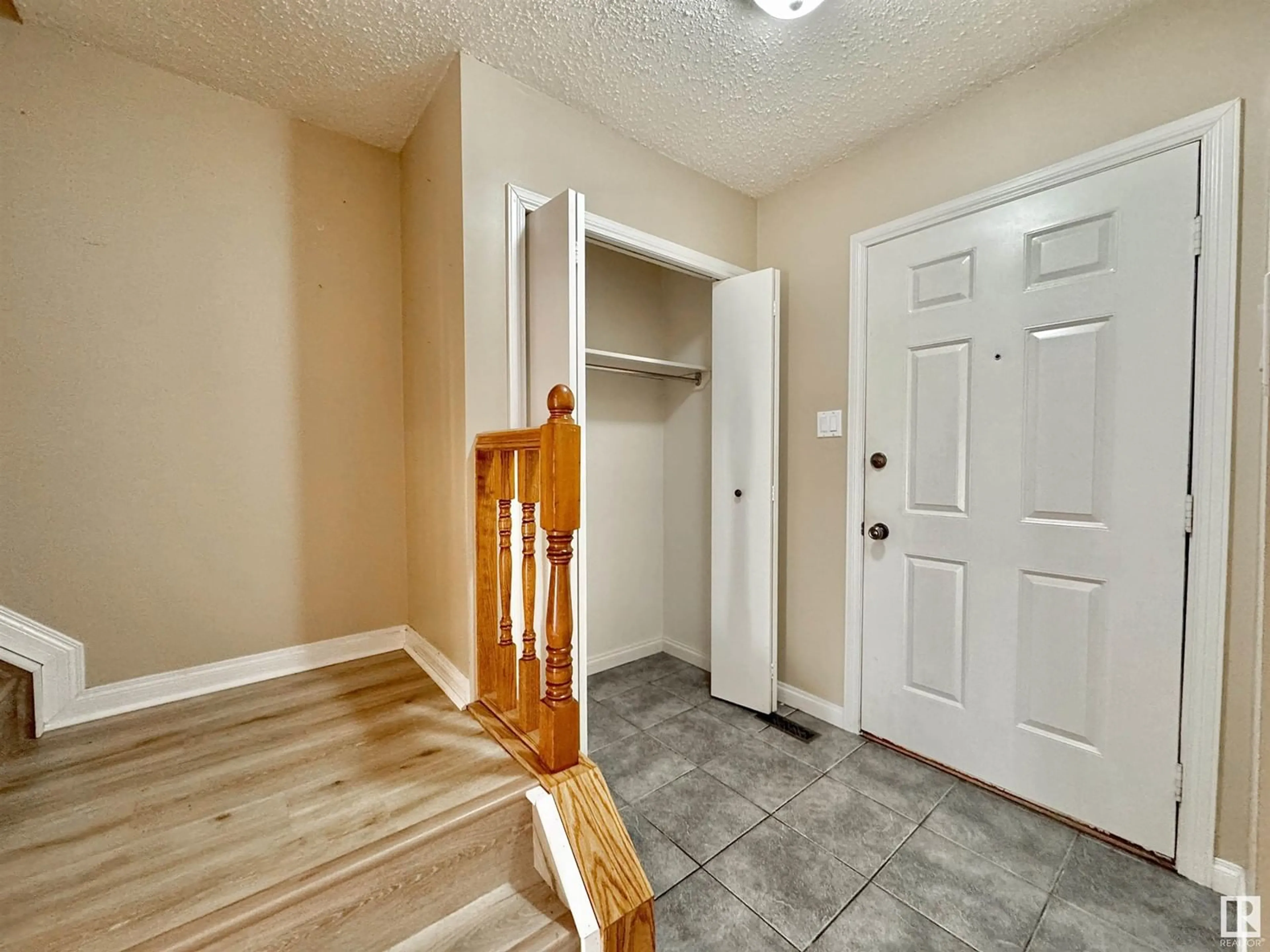 Indoor entryway, wood floors for 93 GAINSBOROUGH AV, St. Albert Alberta T8N1Z5