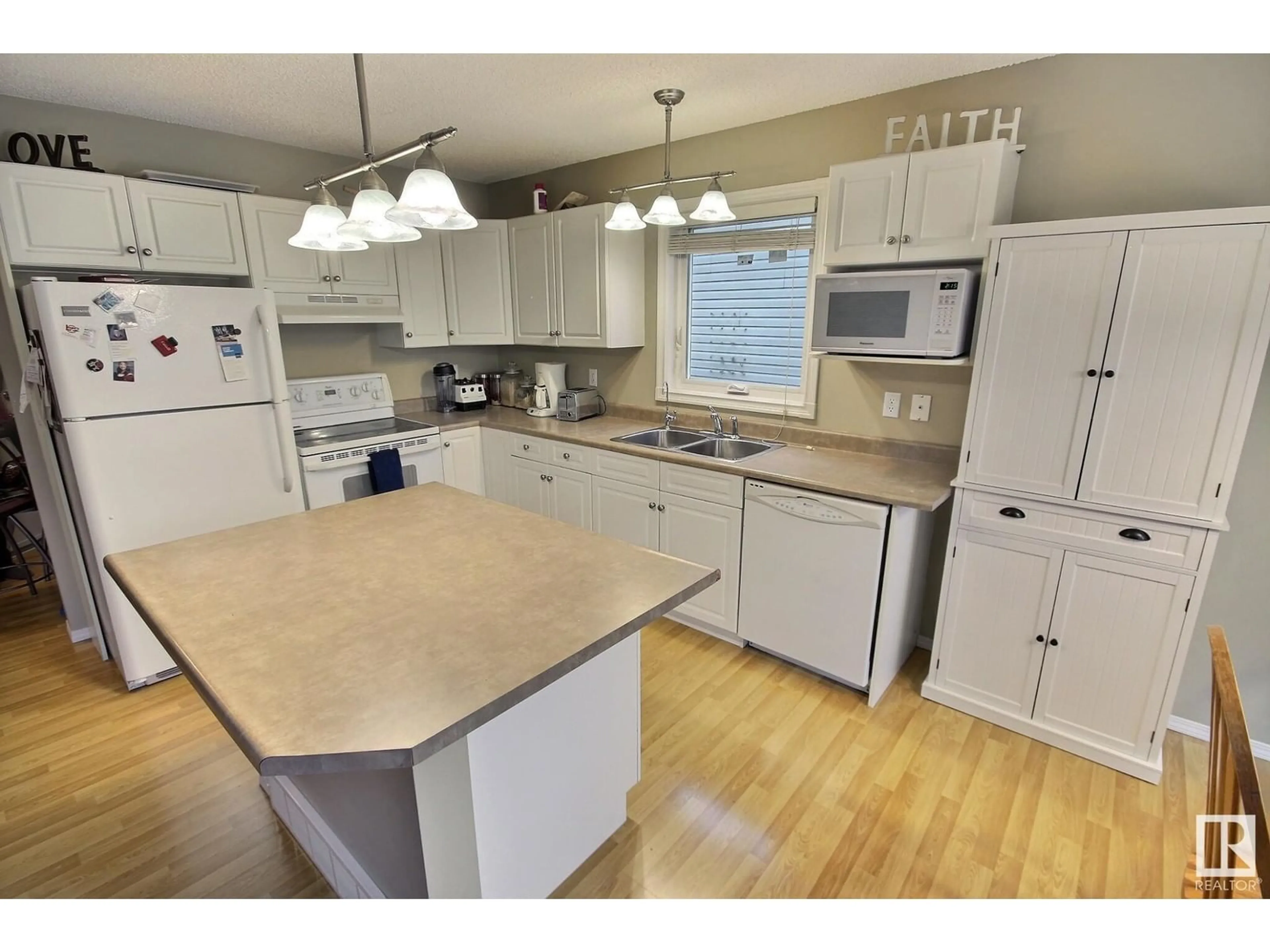 Standard kitchen, wood floors, cottage for 3444 MCKAY LN SW, Edmonton Alberta T6W1L5